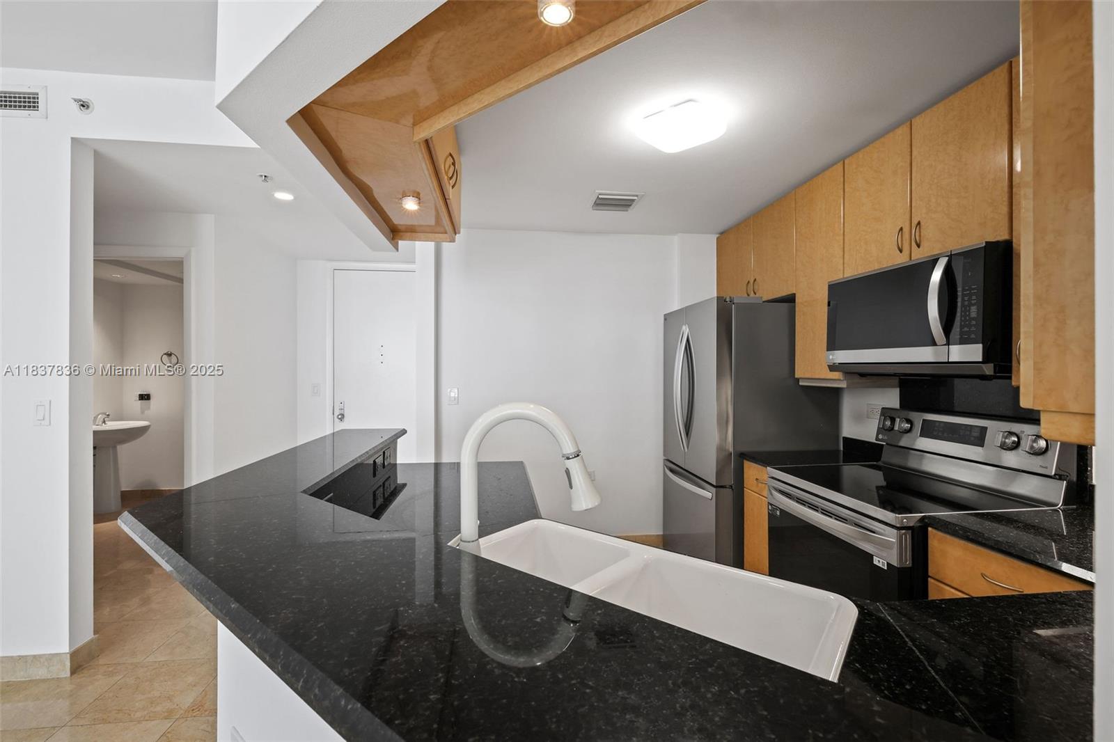 801 Brickell Key Blvd 1005 Property Photo 23