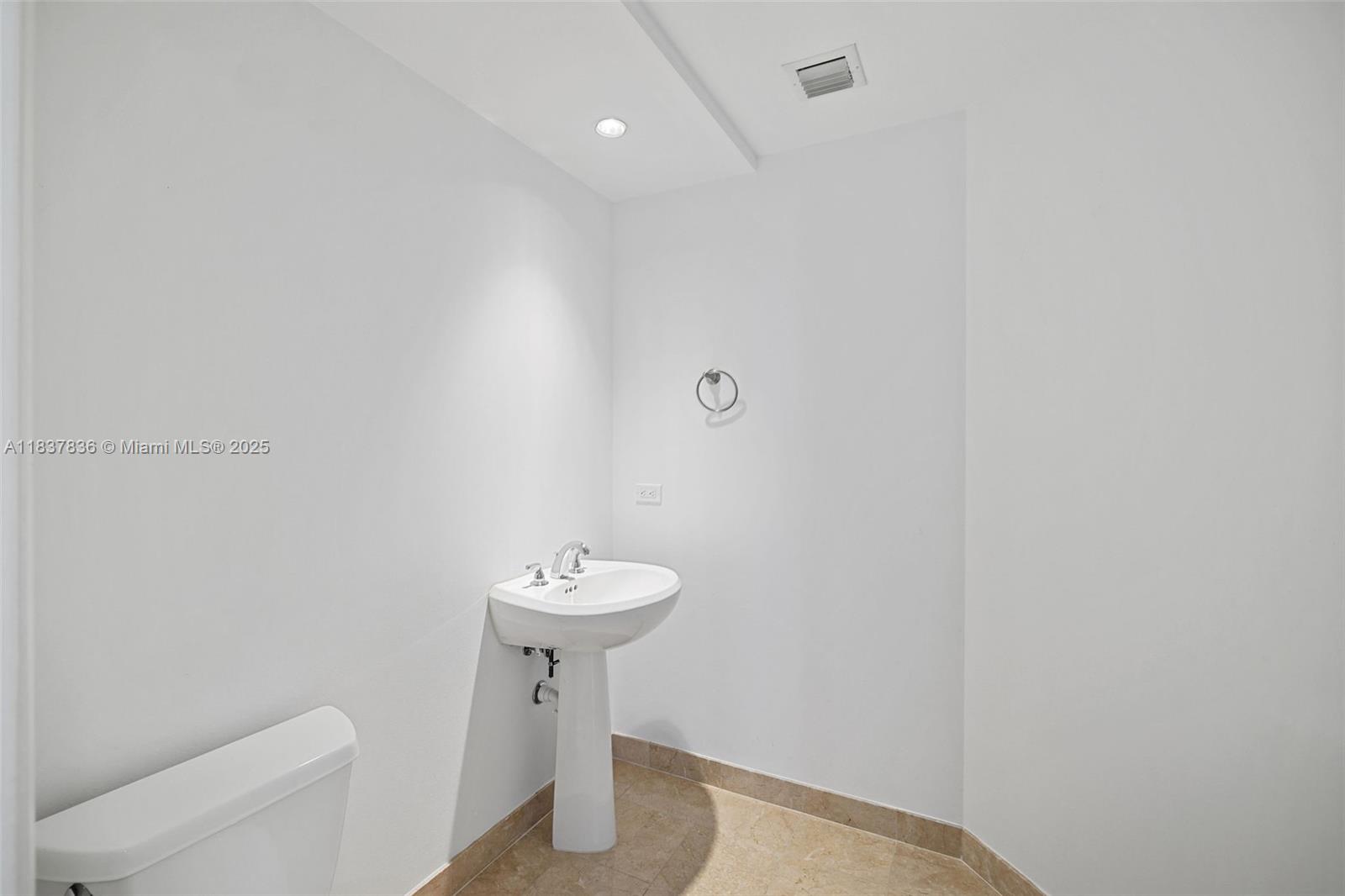 801 Brickell Key Blvd 1005 Property Photo 26