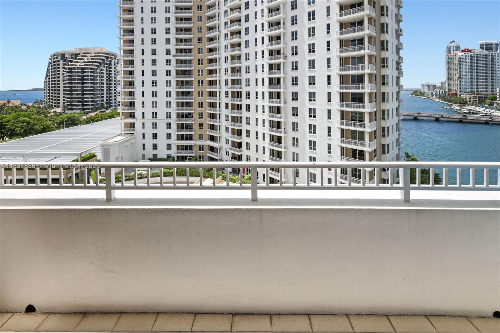 801 Brickell Key Blvd 1005 Property Photo 28