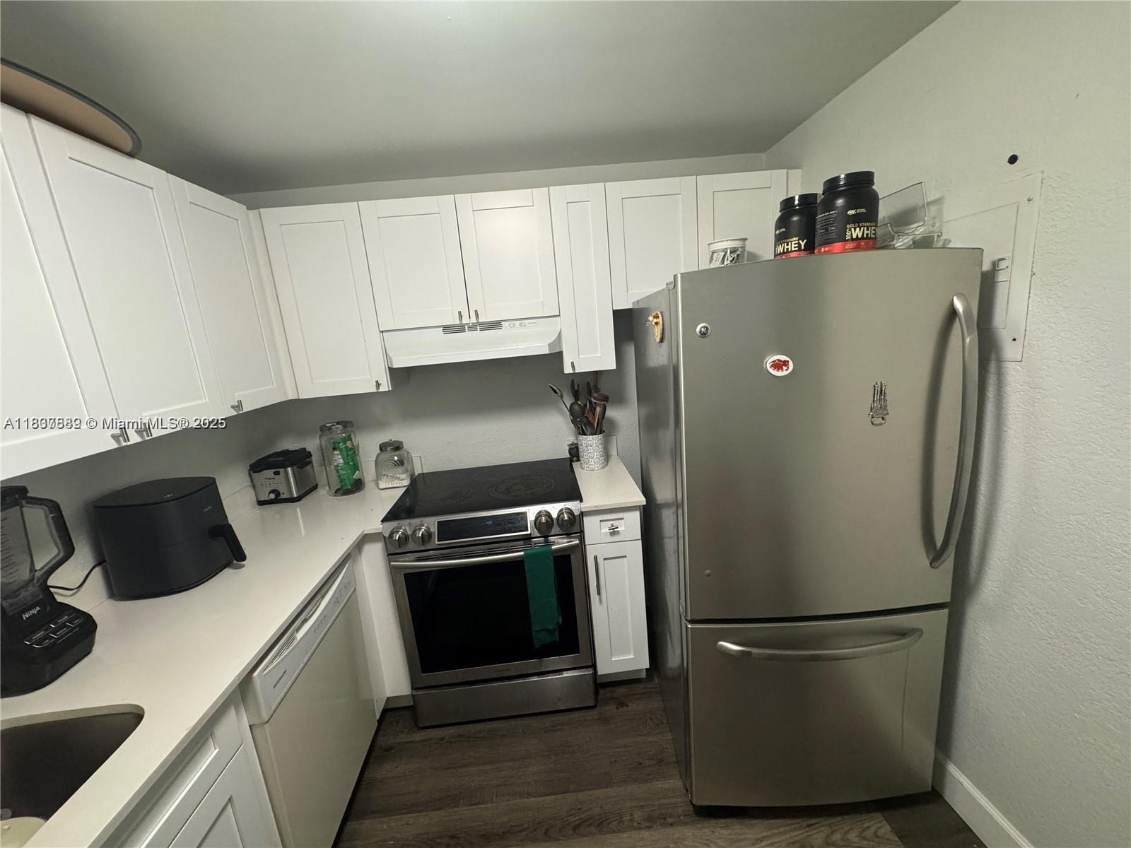 4235 N University Dr 312 Property Photo 1