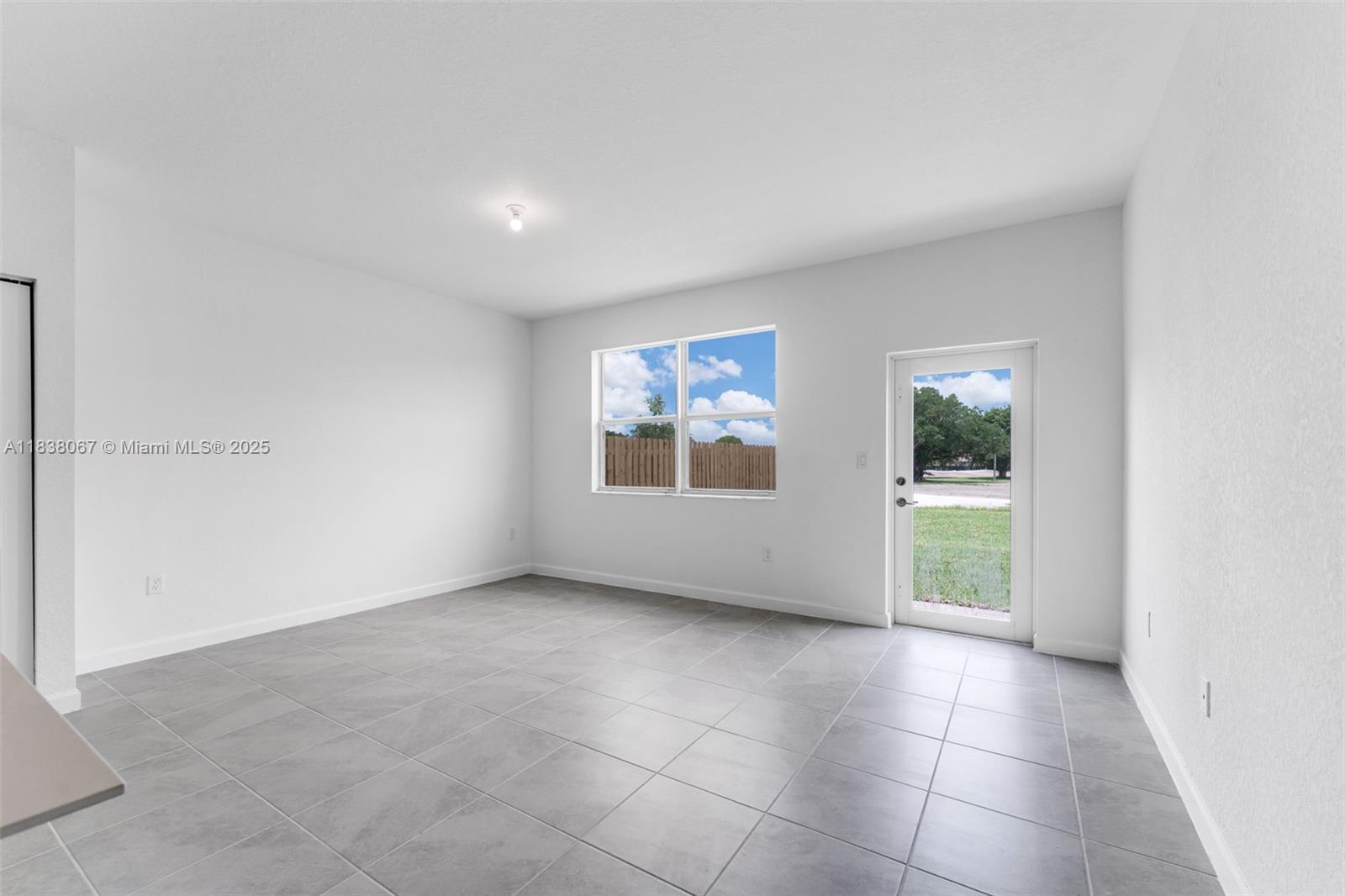 2960 Se 23 Property Photo 6