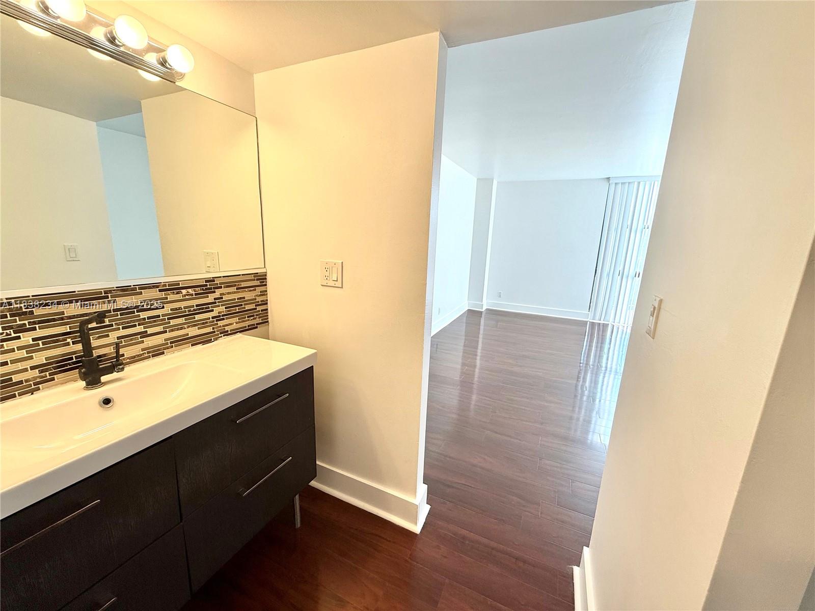 20335 W Country Club Dr 502 Property Photo 24