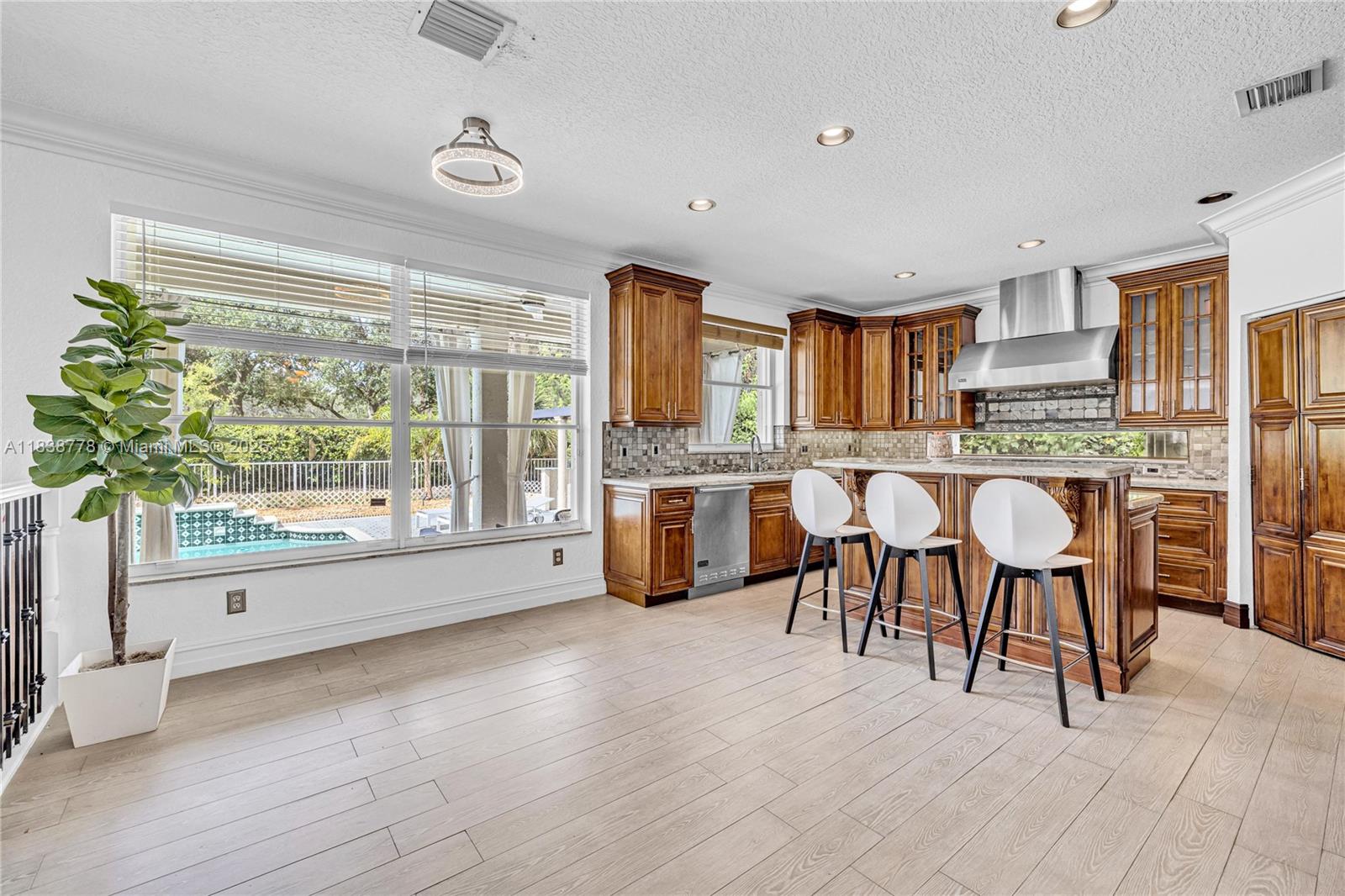 19480 Sw 39th Ct Property Photo 5