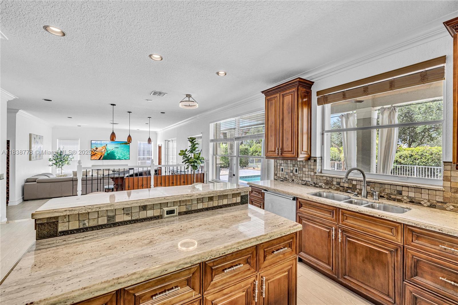 19480 Sw 39th Ct Property Photo 8