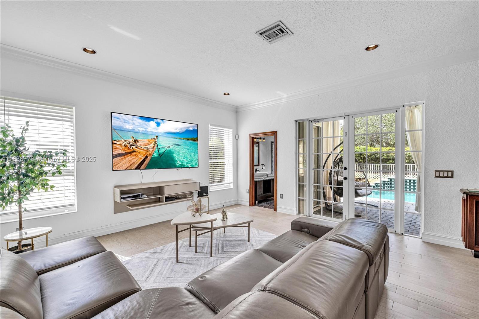 19480 Sw 39th Ct Property Photo 10