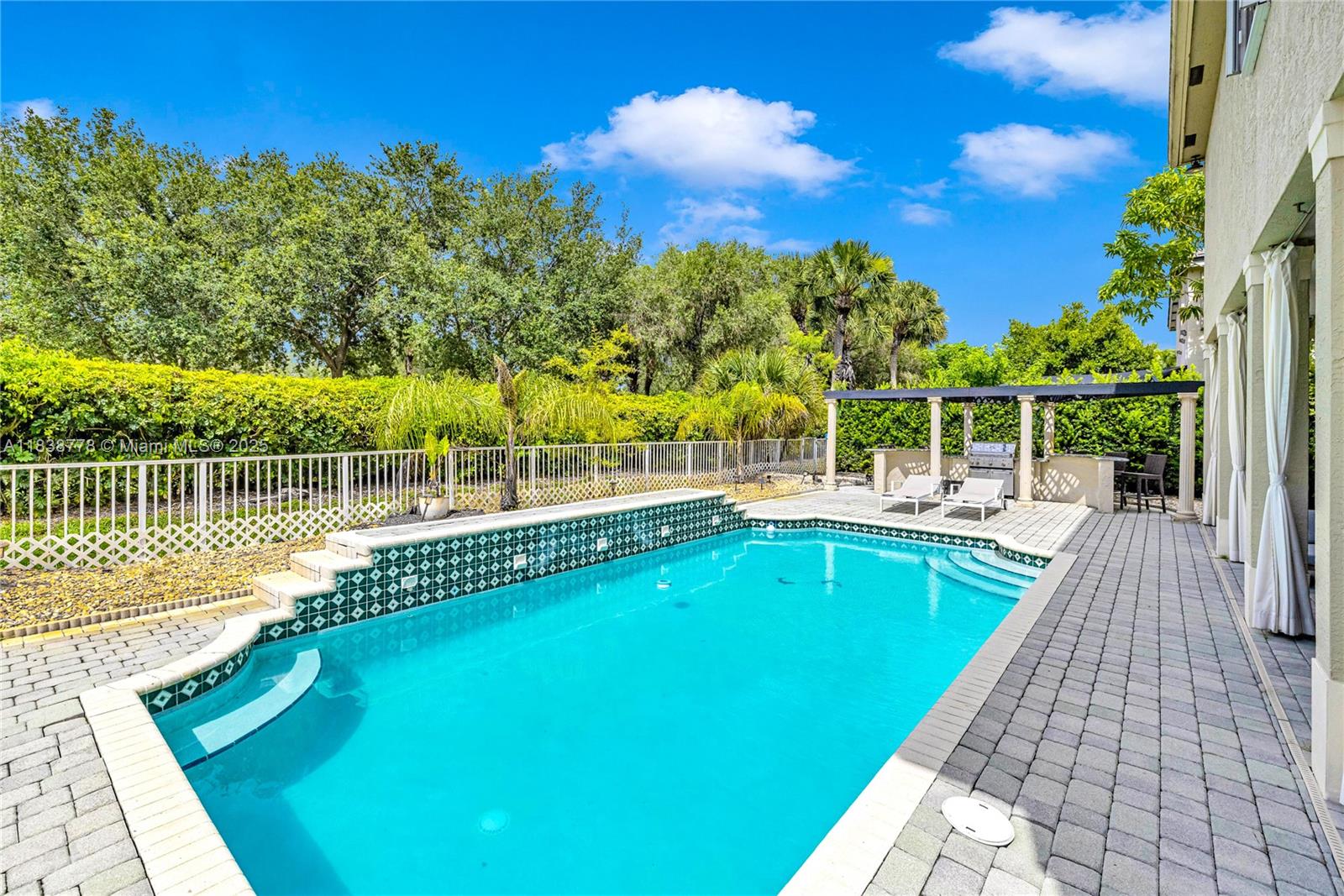 19480 Sw 39th Ct Property Photo 34