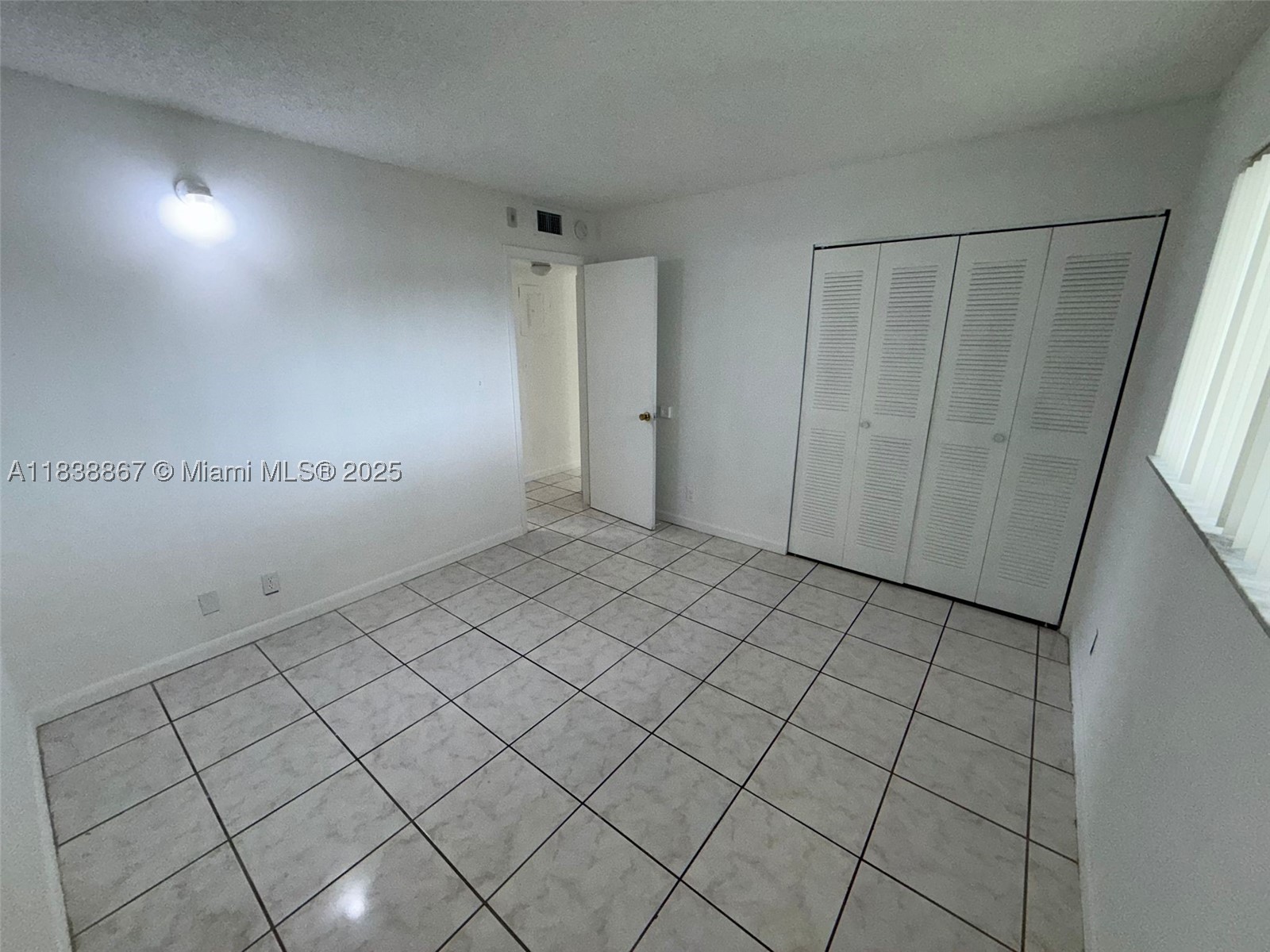 8560 N Sherman Cir 105 Property Photo 10