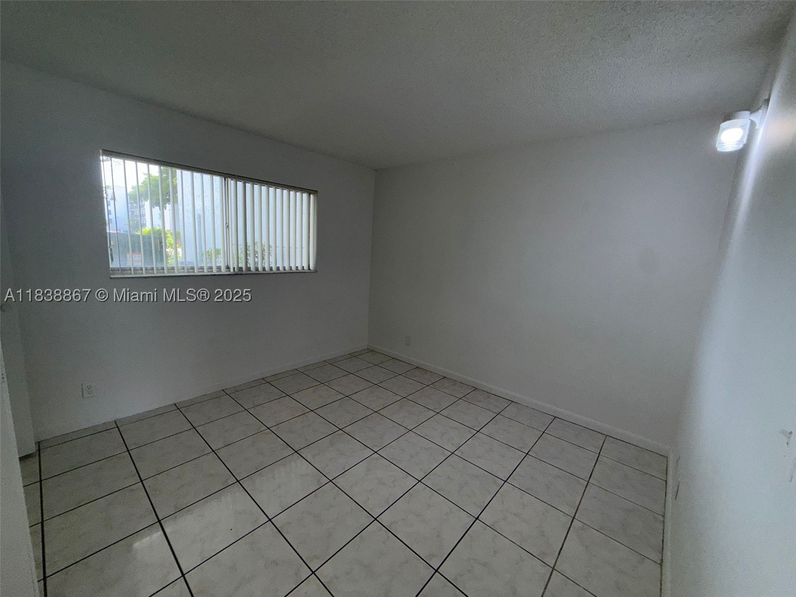 8560 N Sherman Cir 105 Property Photo 11
