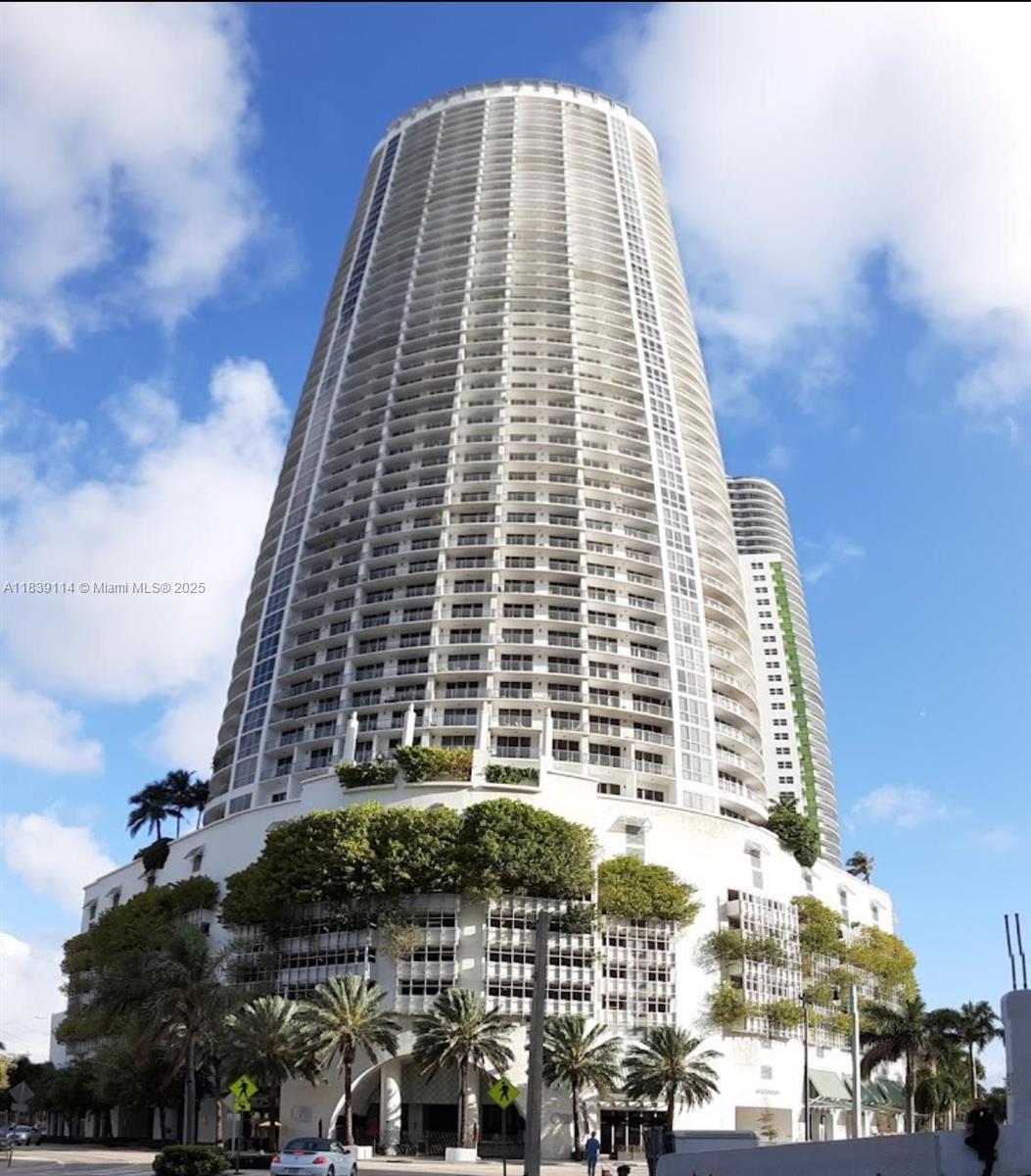 1750 N Bayshore Dr 5401 Property Photo 1