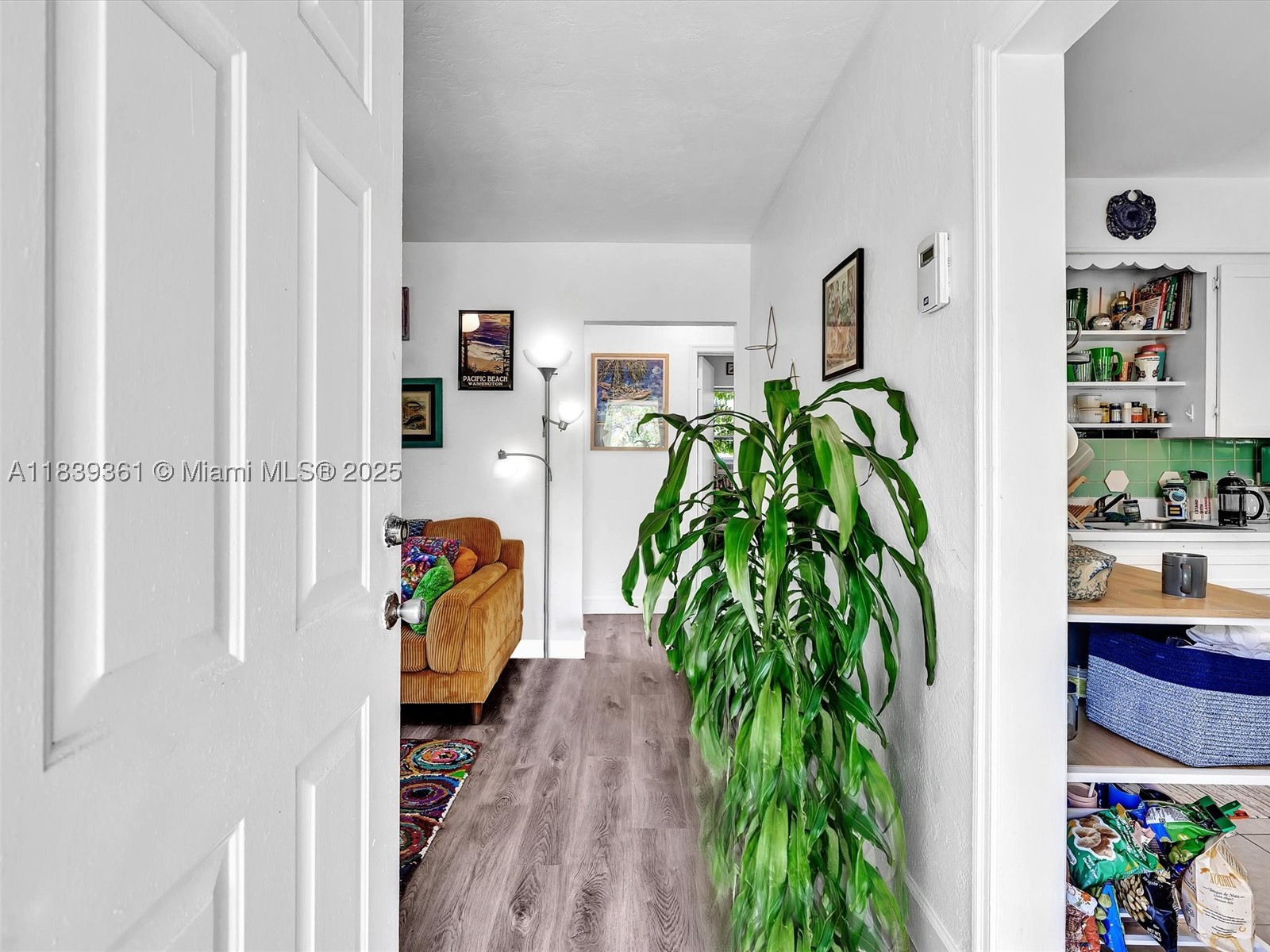 3210 E Elizabeth St Property Photo 6