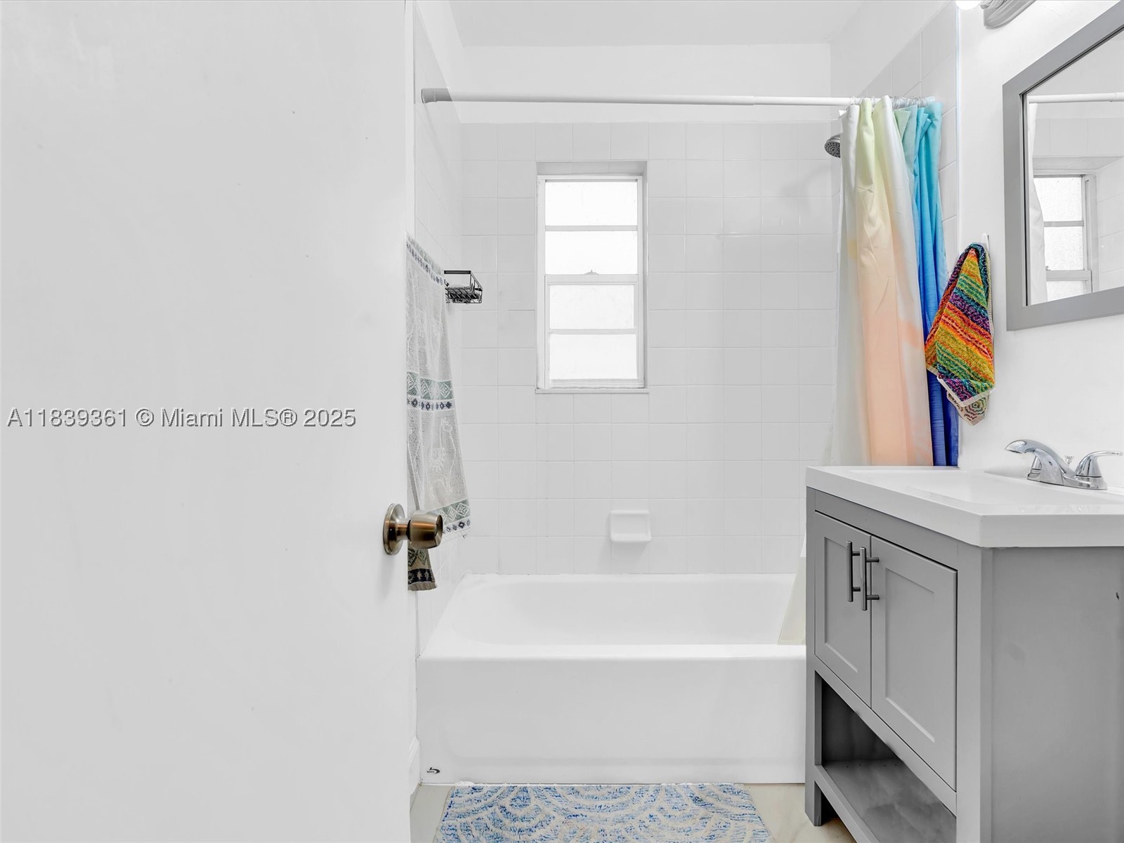 3210 E Elizabeth St Property Photo 7