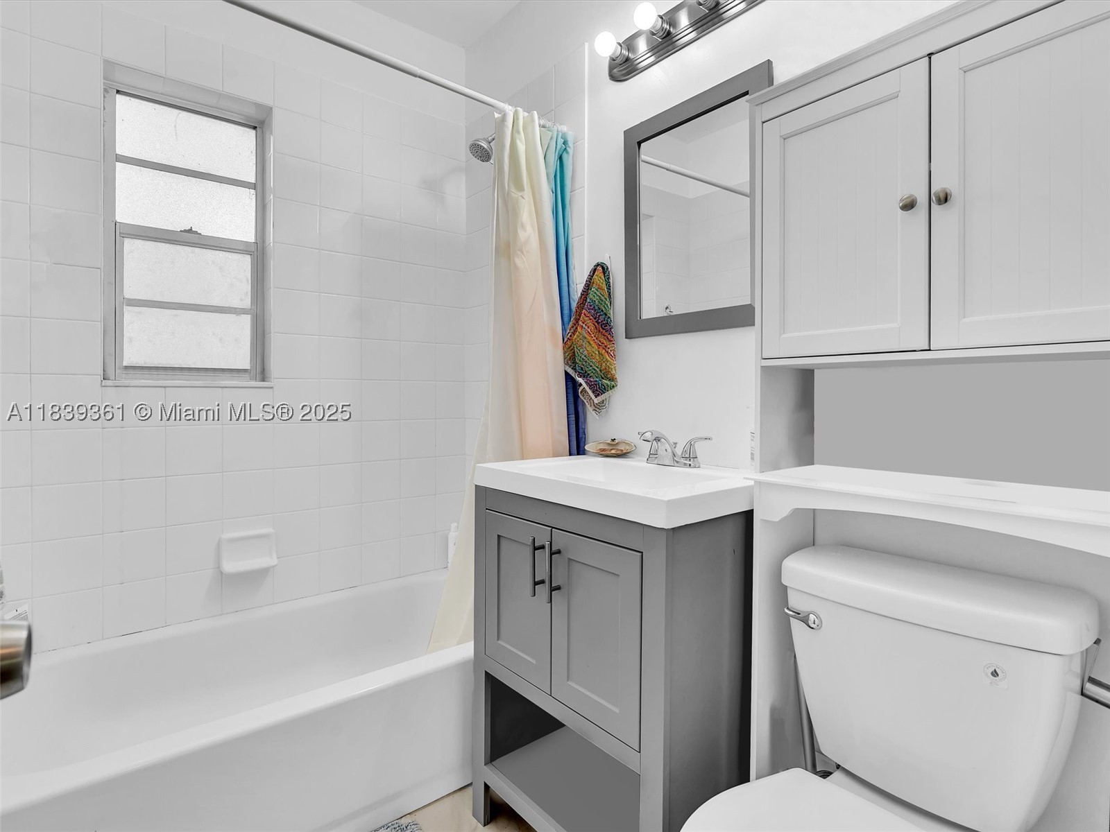 3210 E Elizabeth St Property Photo 8