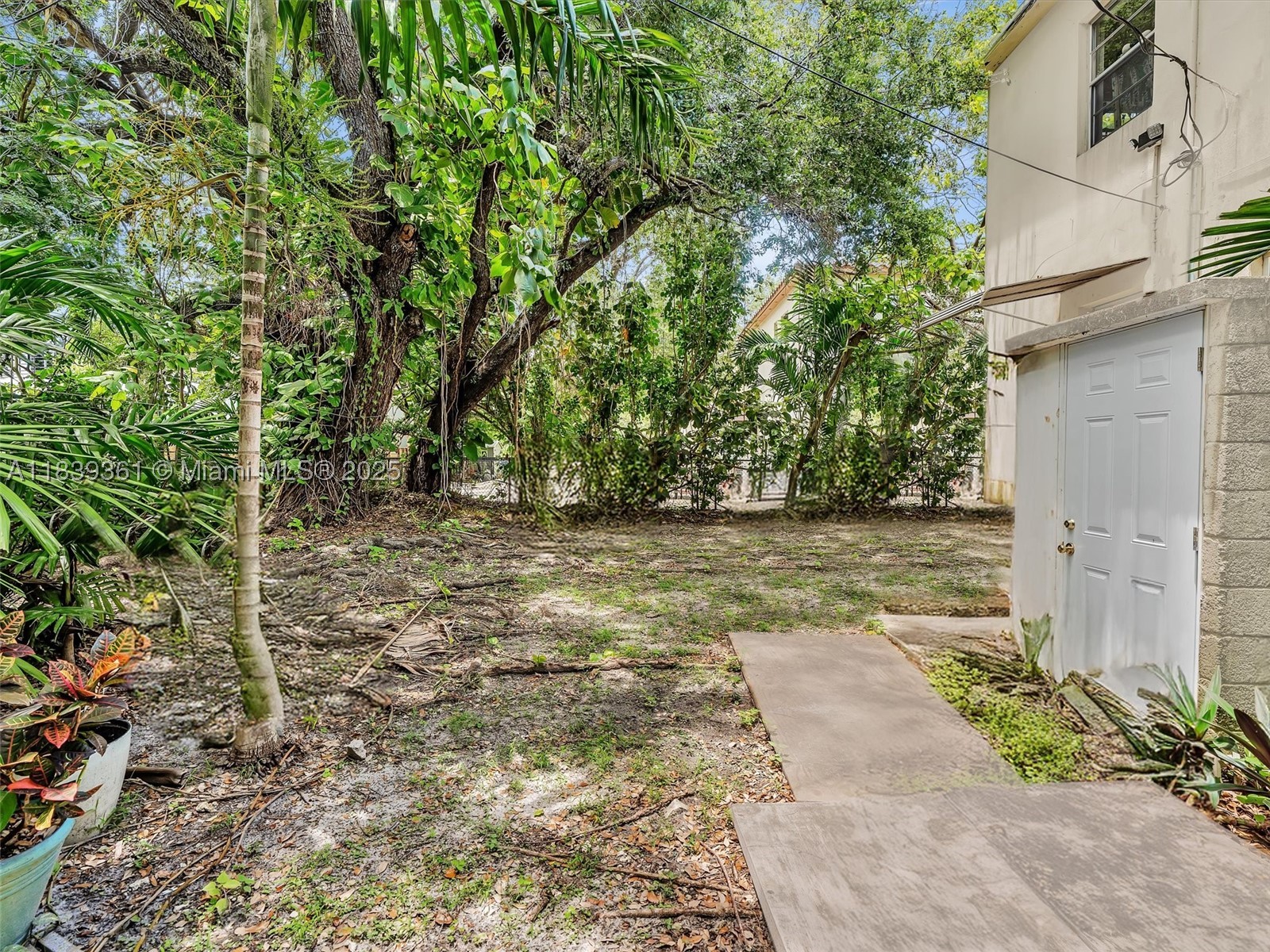 3210 E Elizabeth St Property Photo 33