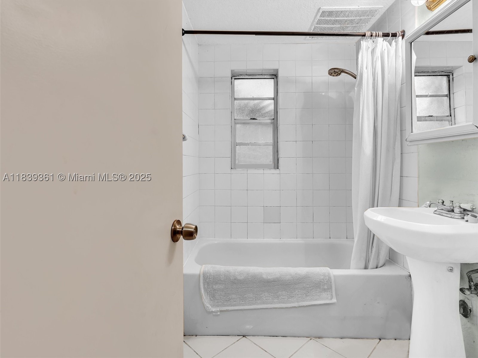 3210 E Elizabeth St Property Photo 47