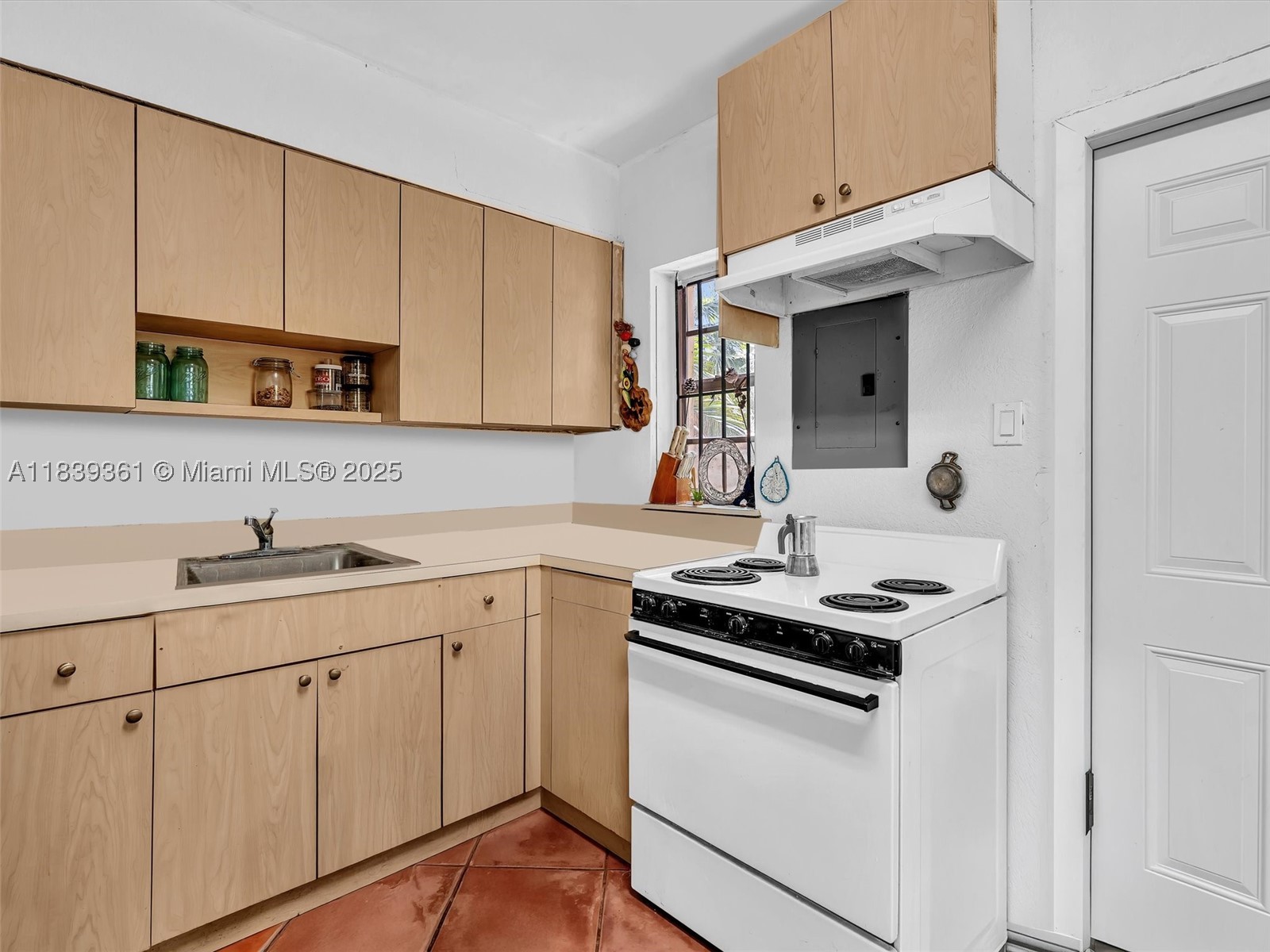 3210 E Elizabeth St Property Photo 52