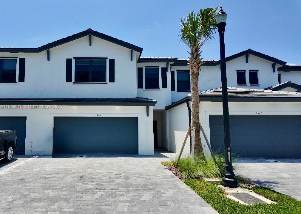 4925 Peacock Way Property Photo 1