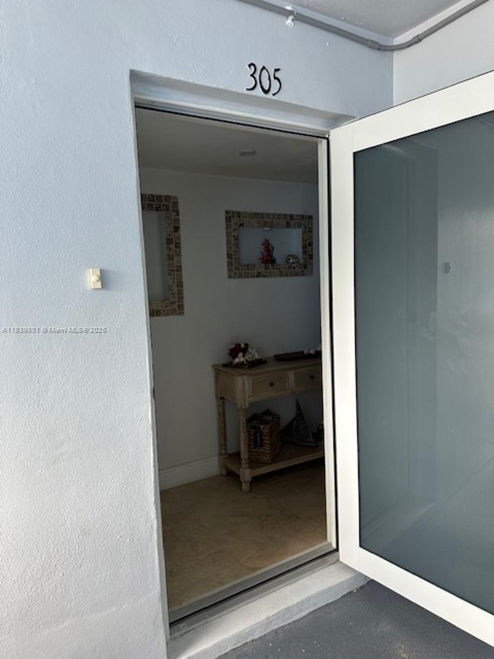 320 S Surf Rd 305 Property Photo 2