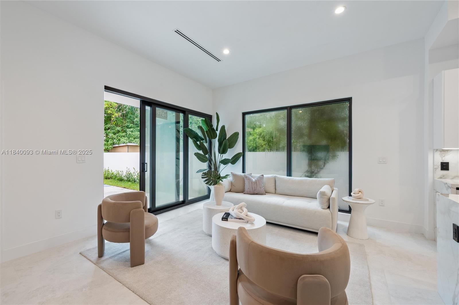 2937 Sw 21st St Property Photo 4