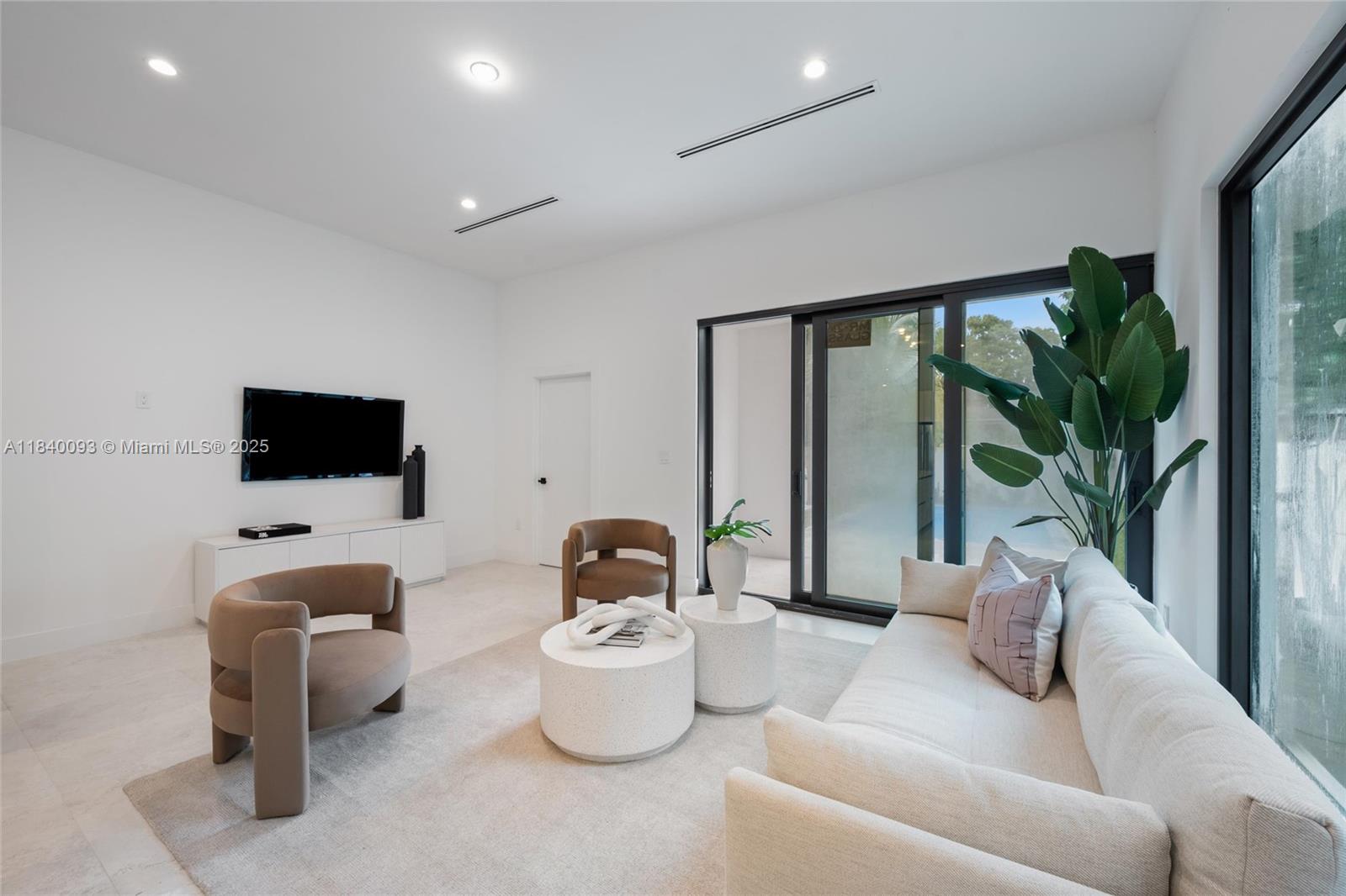 2937 Sw 21st St Property Photo 5