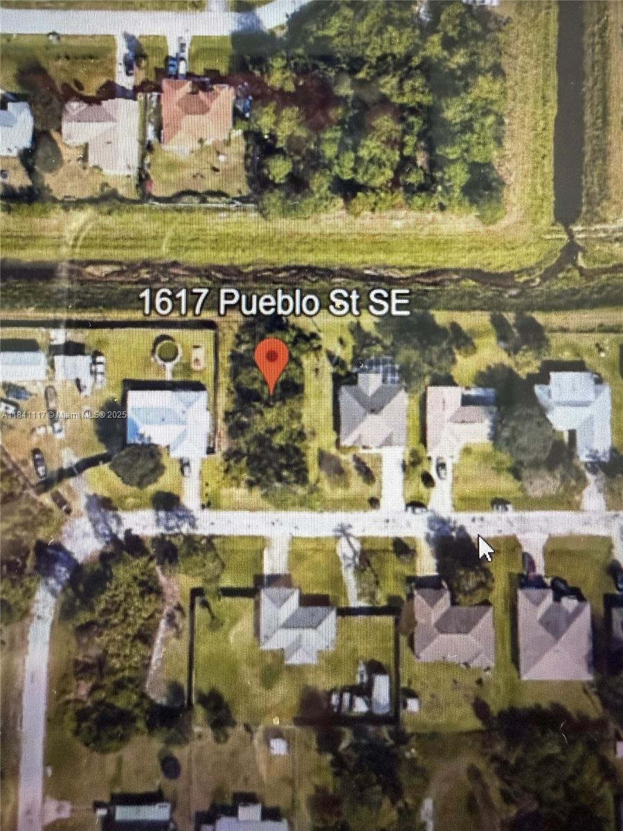 1617 Se Pueblo St Property Photo 1