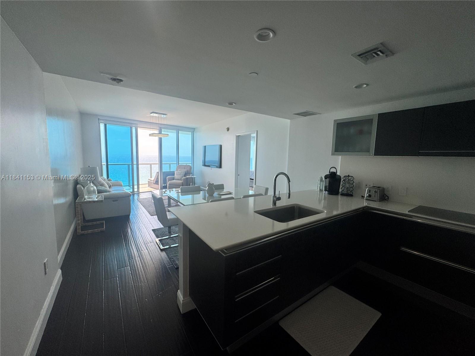 17001 Collins Ave 1002 Property Photo 4