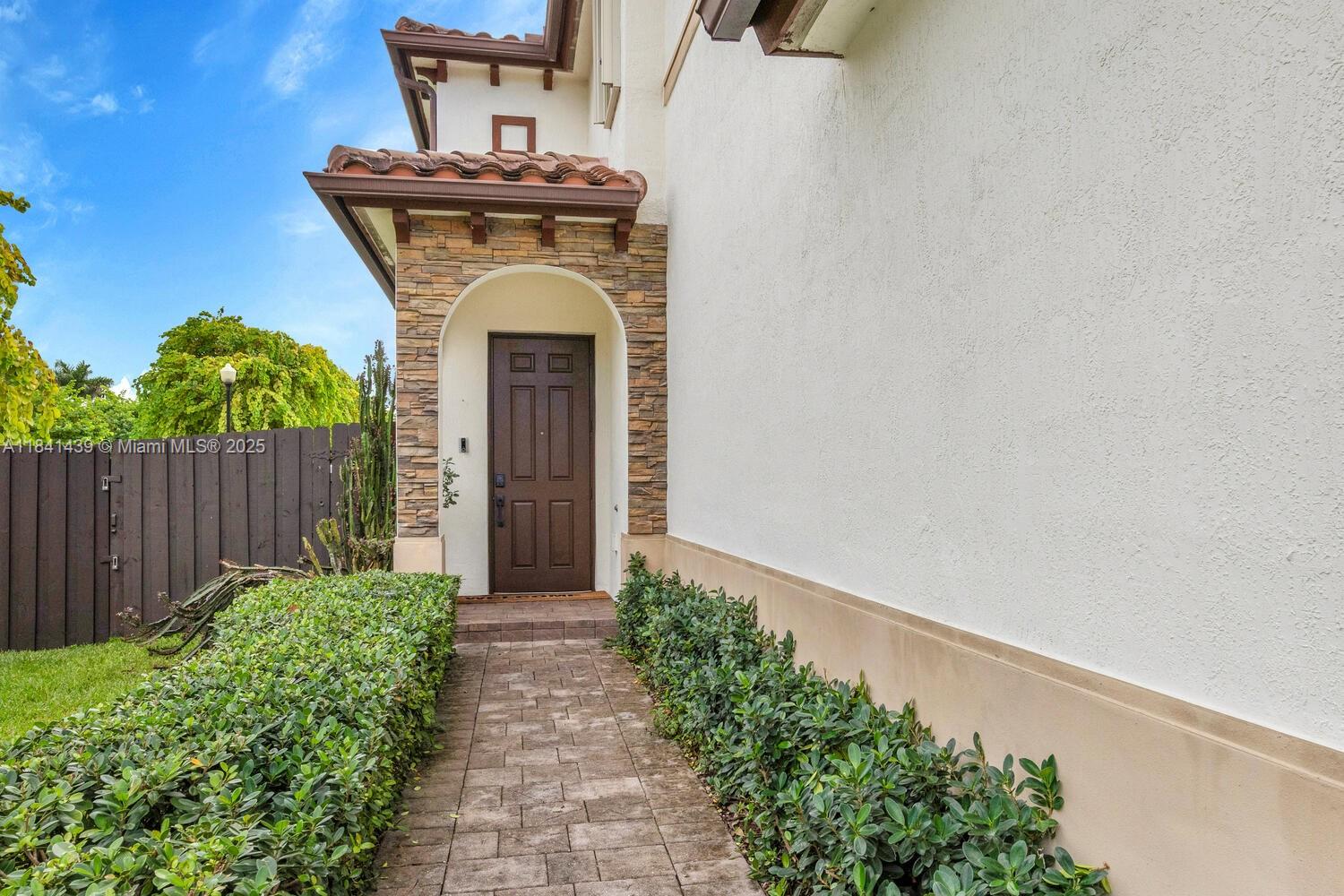 455 Se 34th Ter Property Photo 2