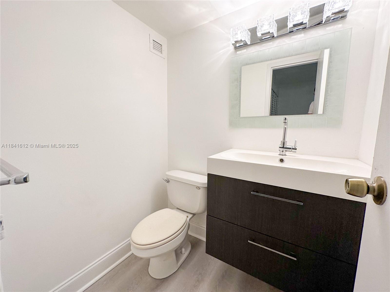 17011 N Bay Rd 216 Property Photo 4