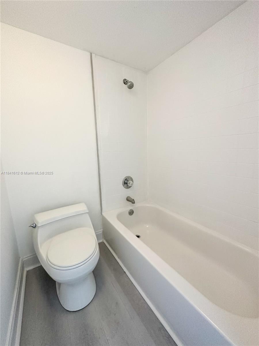 17011 N Bay Rd 216 Property Photo 11