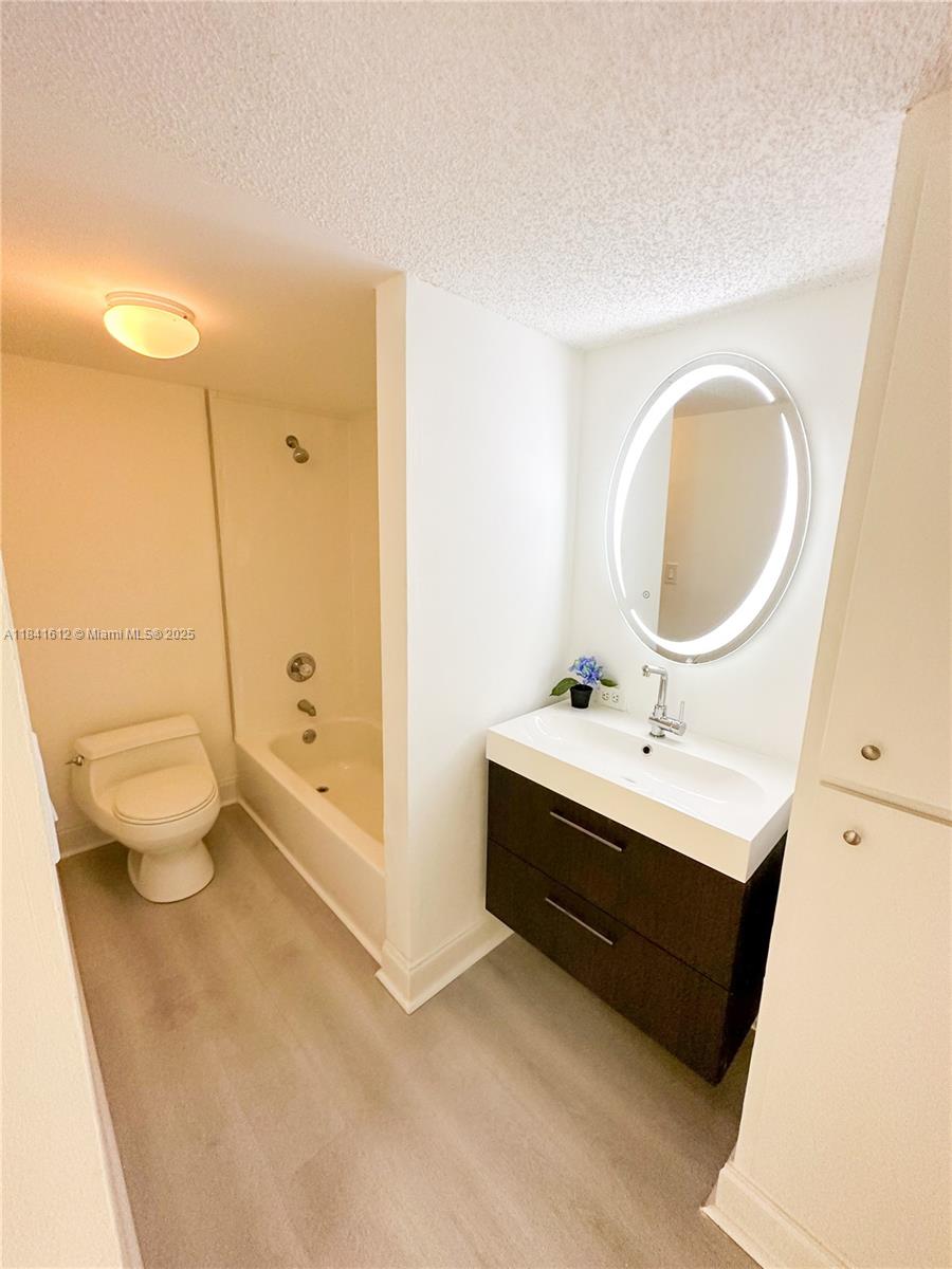 17011 N Bay Rd 216 Property Photo 12