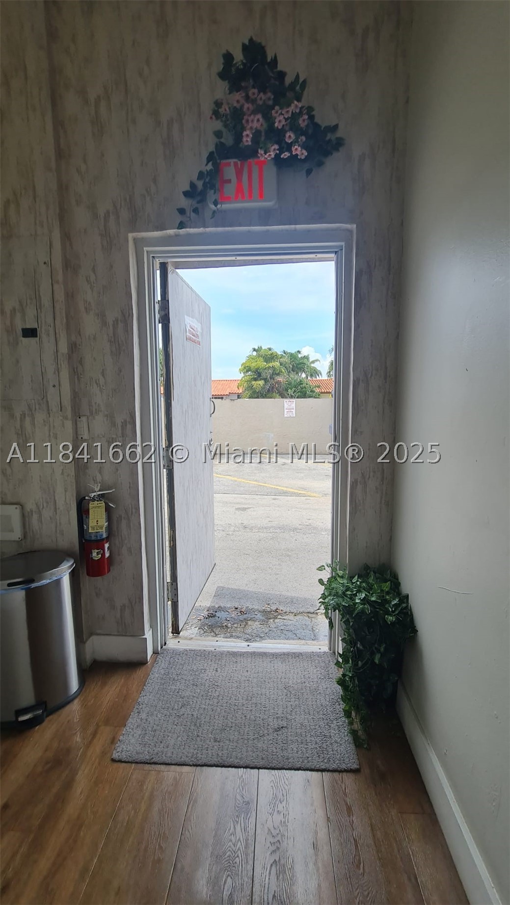 10328 W Flagler St Property Photo 15