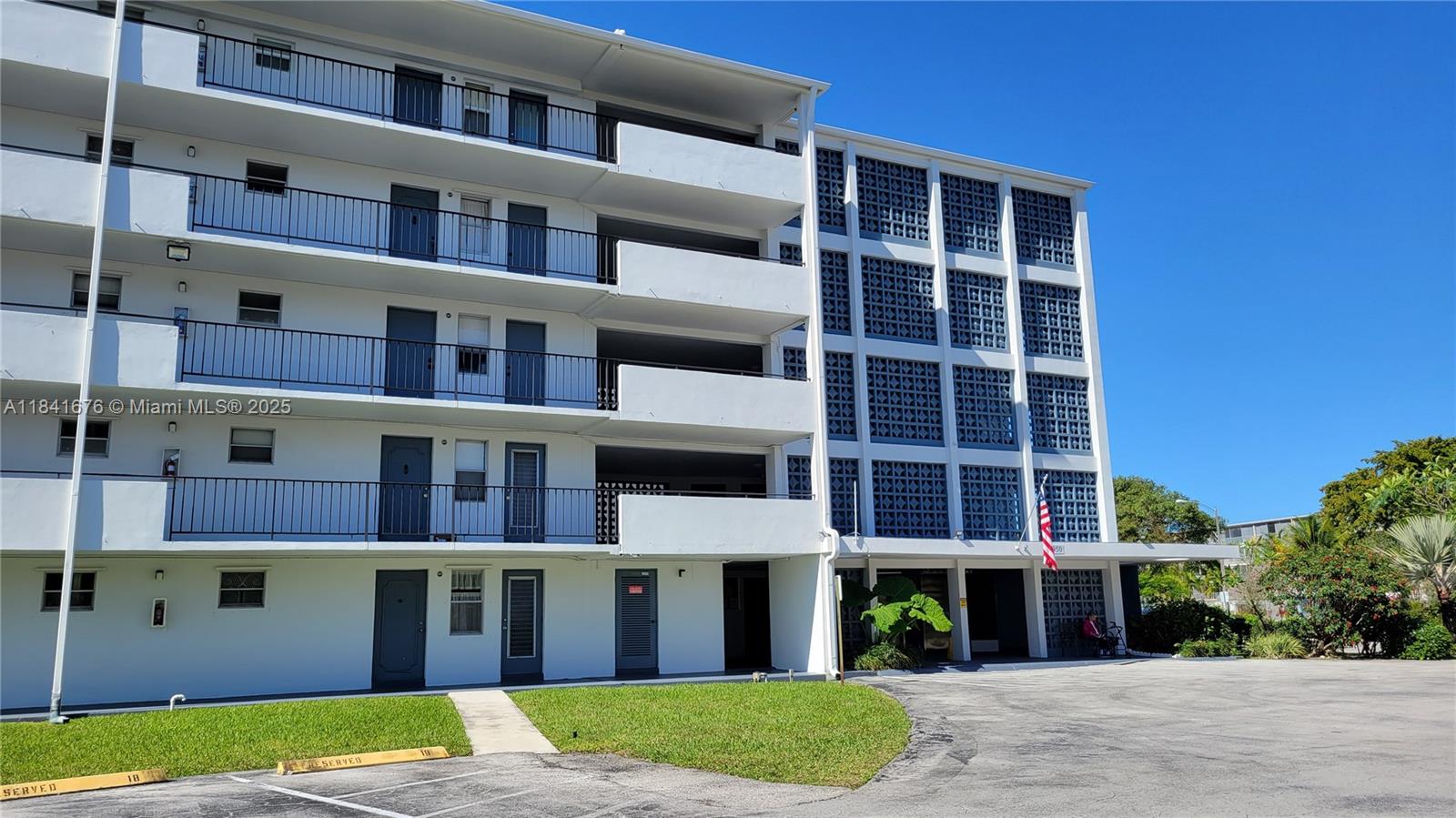 950 Hillcrest Dr 106 Property Photo 1