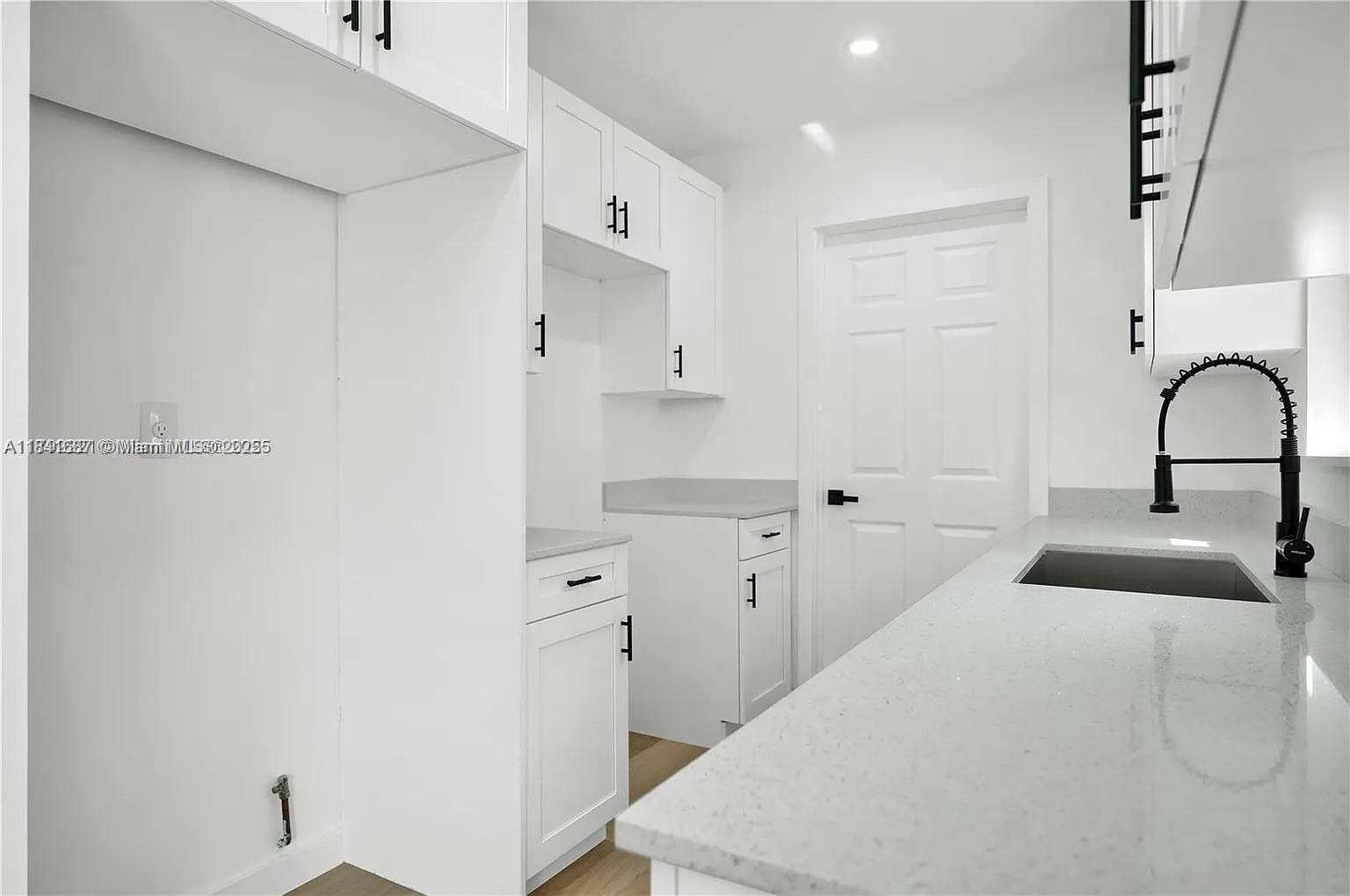 439 Sw 17th Ter Property Photo 14
