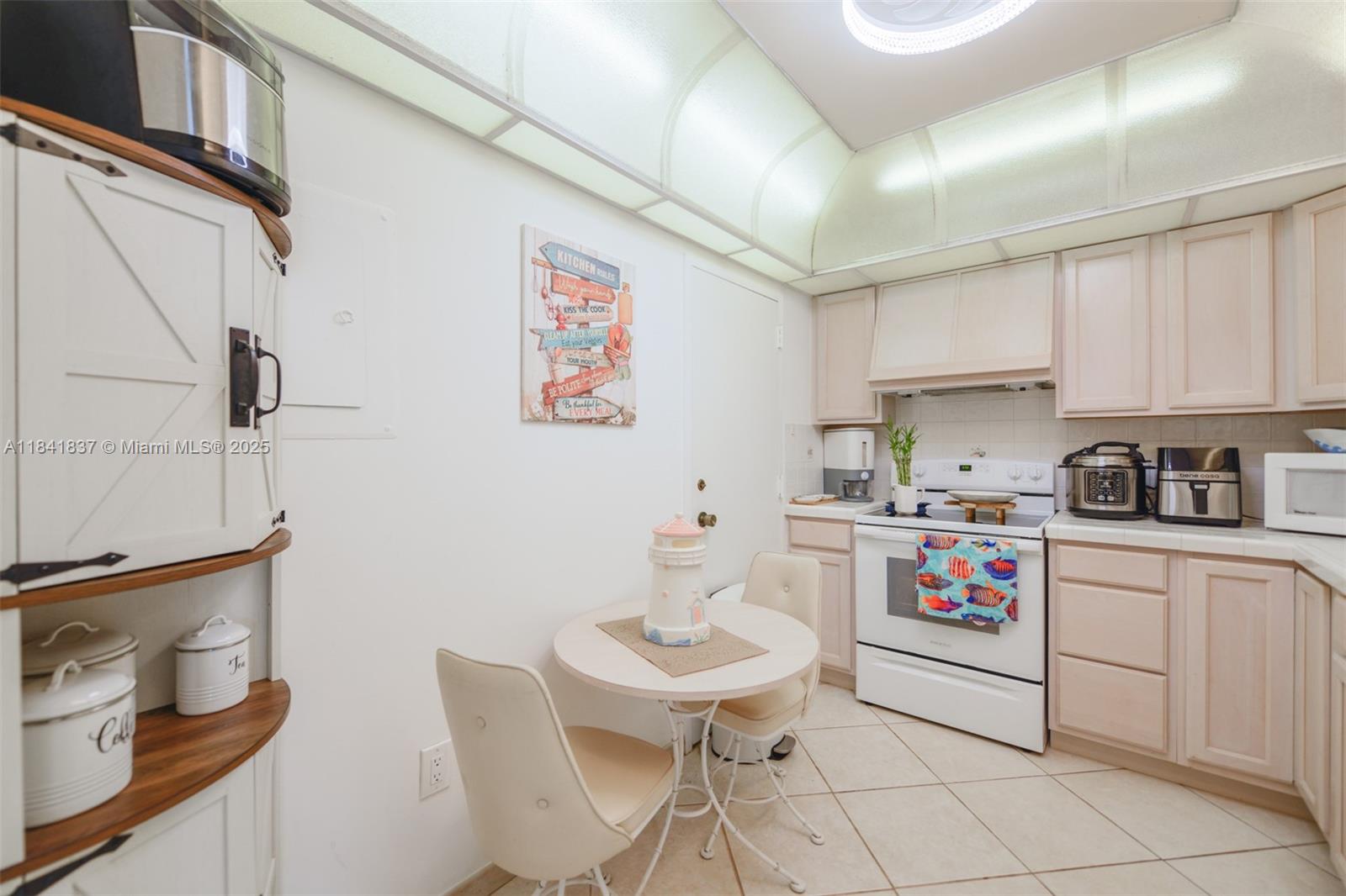 1950 S Ocean Dr 18b Property Photo 13