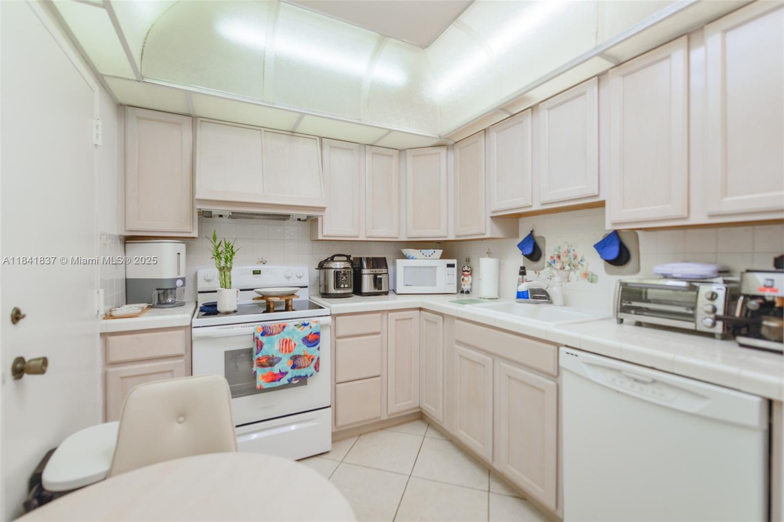 1950 S Ocean Dr 18b Property Photo 14