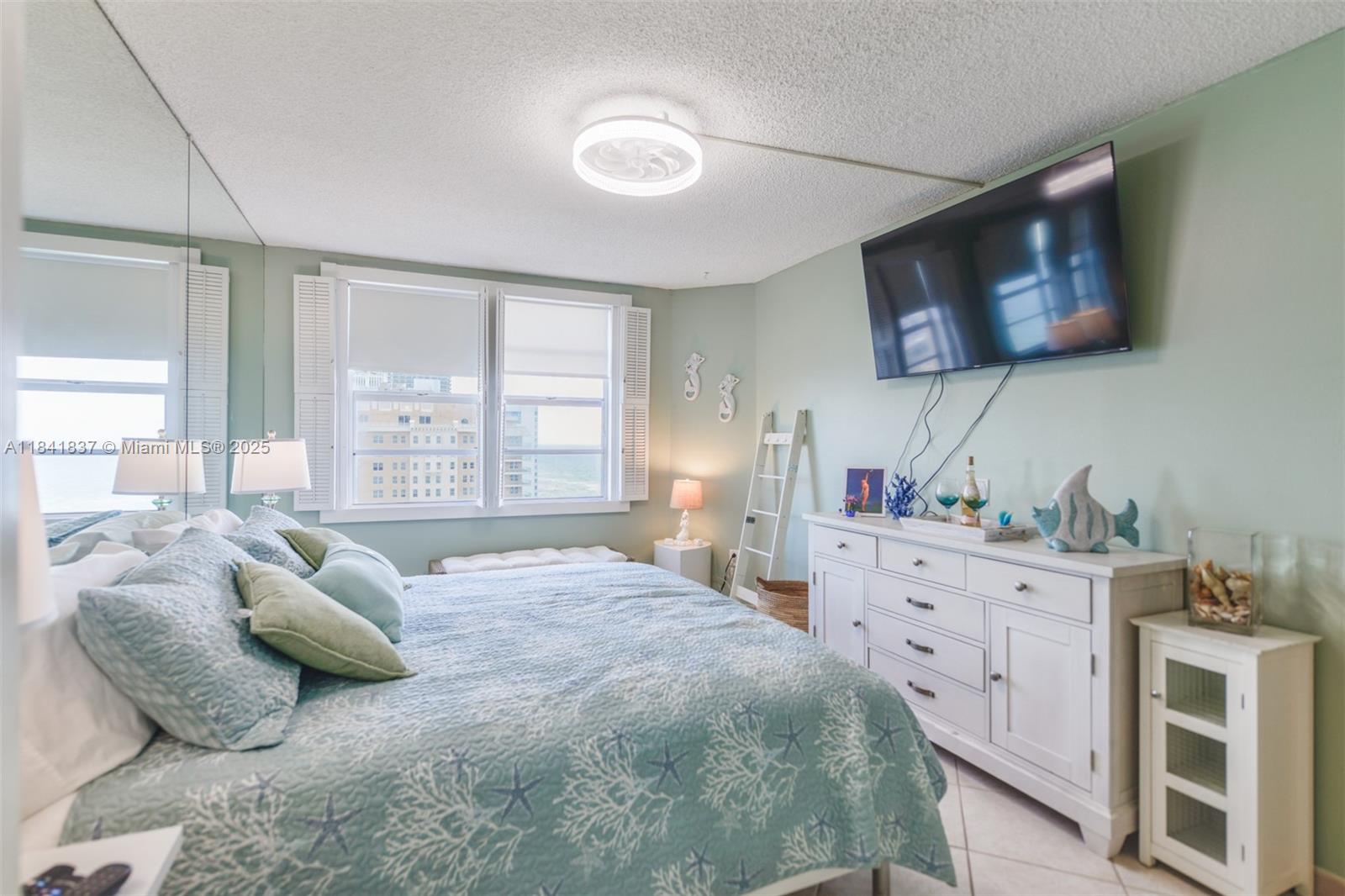 1950 S Ocean Dr 18b Property Photo 17