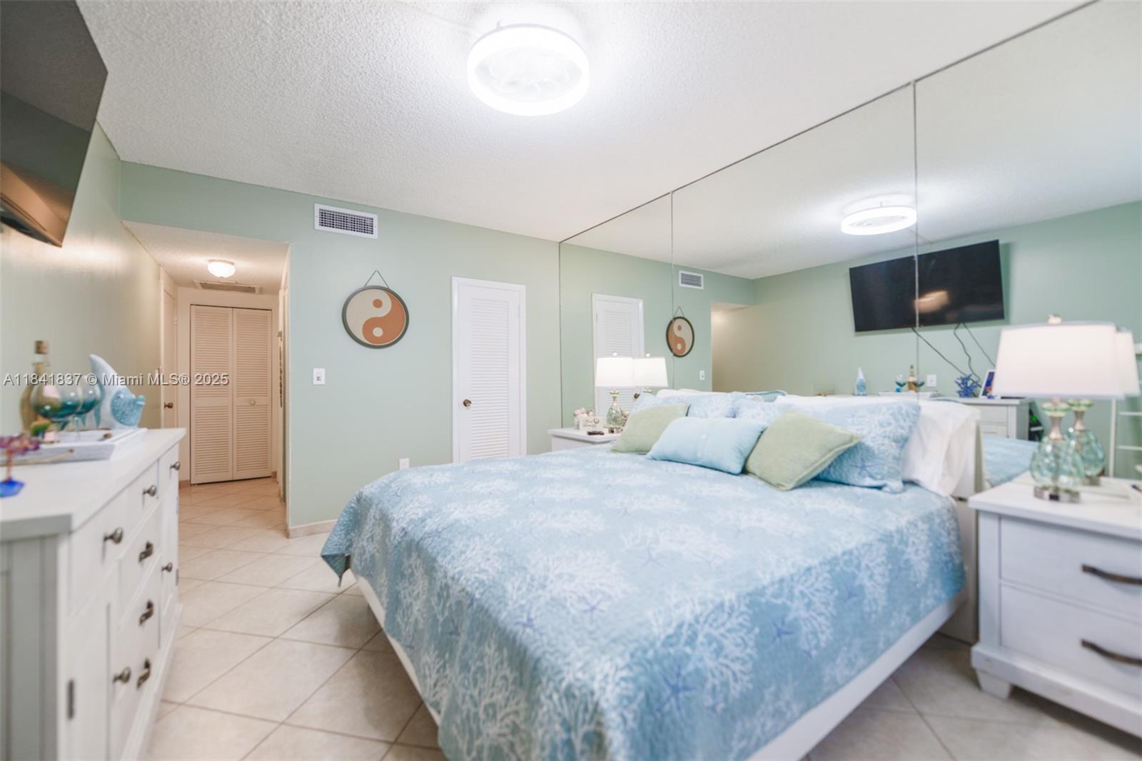 1950 S Ocean Dr 18b Property Photo 18