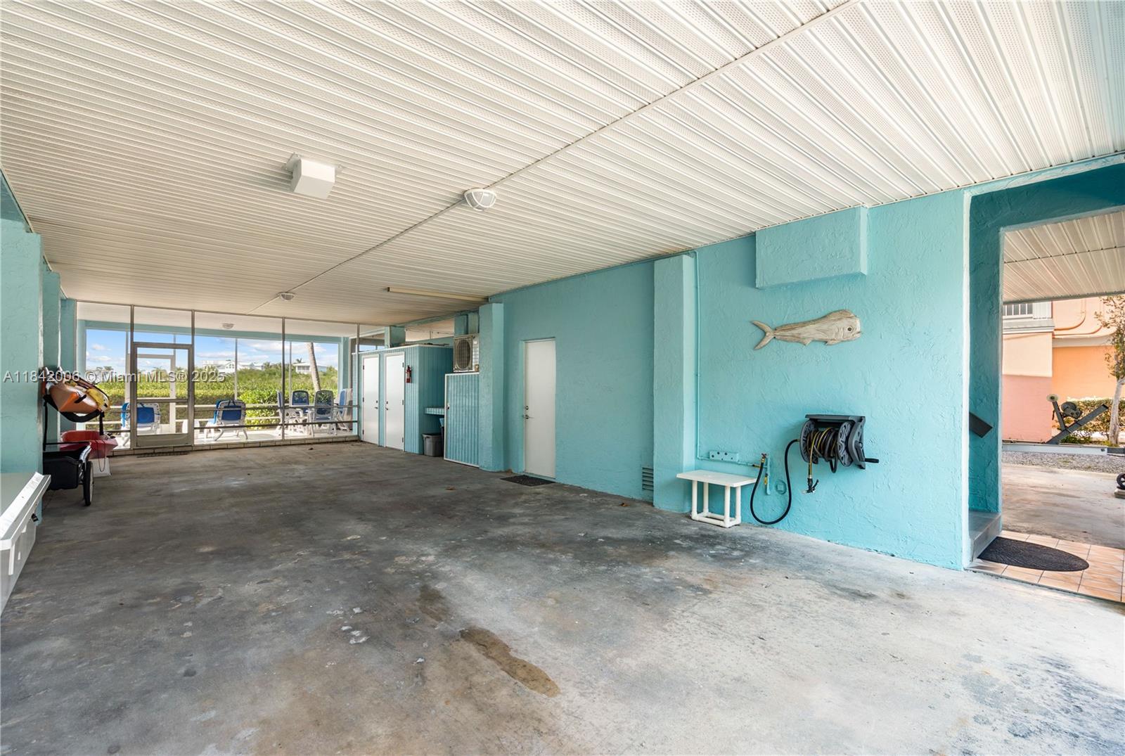 9832 Leeward Property Photo 8