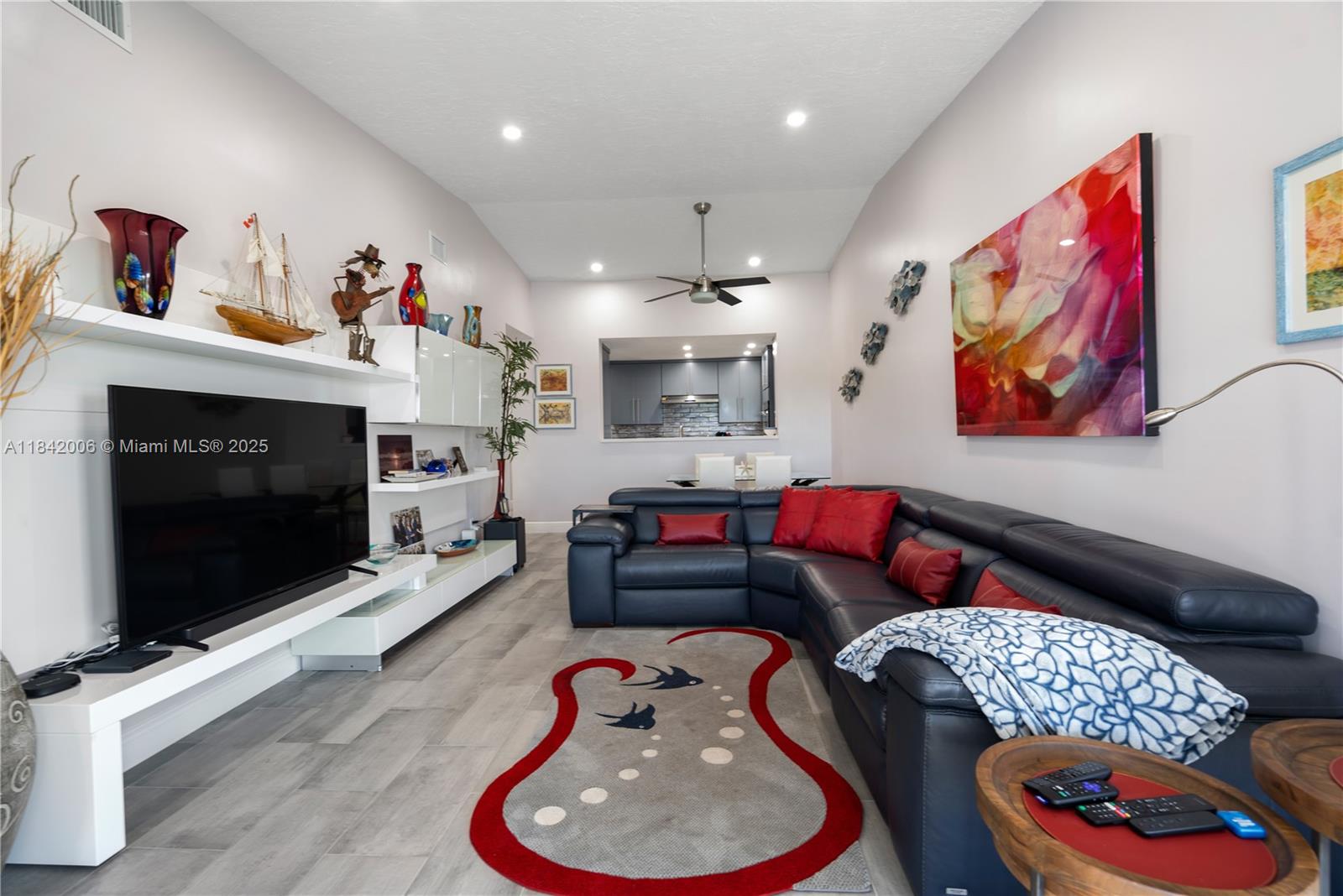 9832 Leeward Property Photo 16
