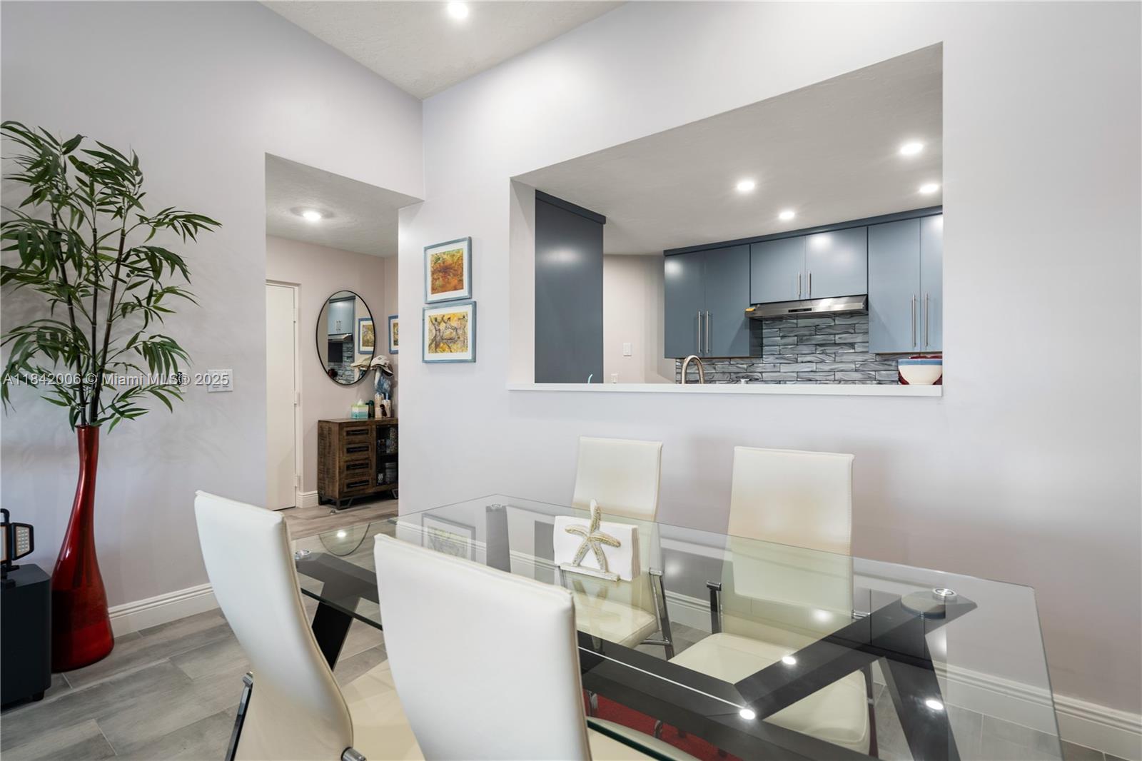 9832 Leeward Property Photo 17