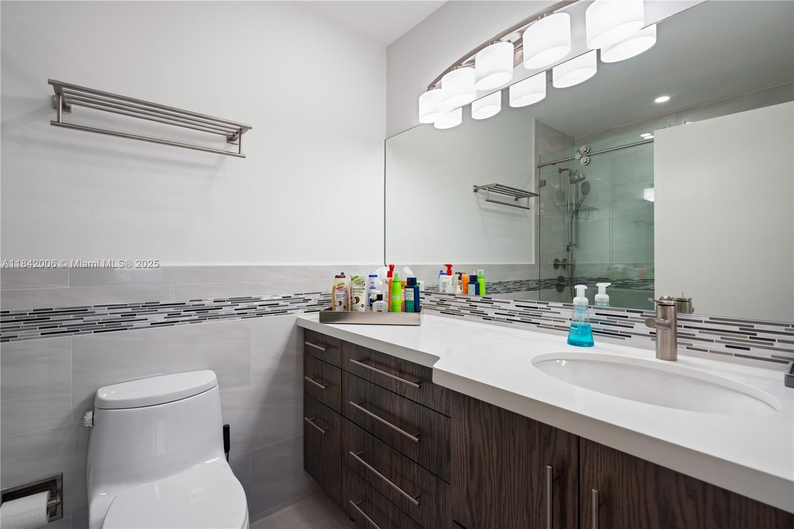 9832 Leeward Property Photo 23