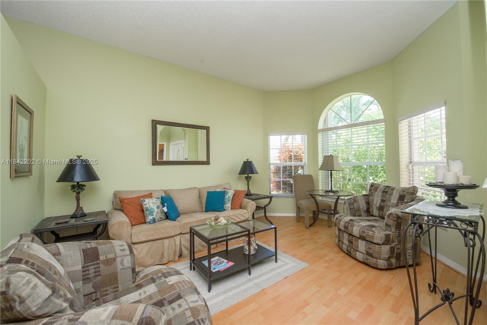 460 Se 24th Dr Property Photo 2