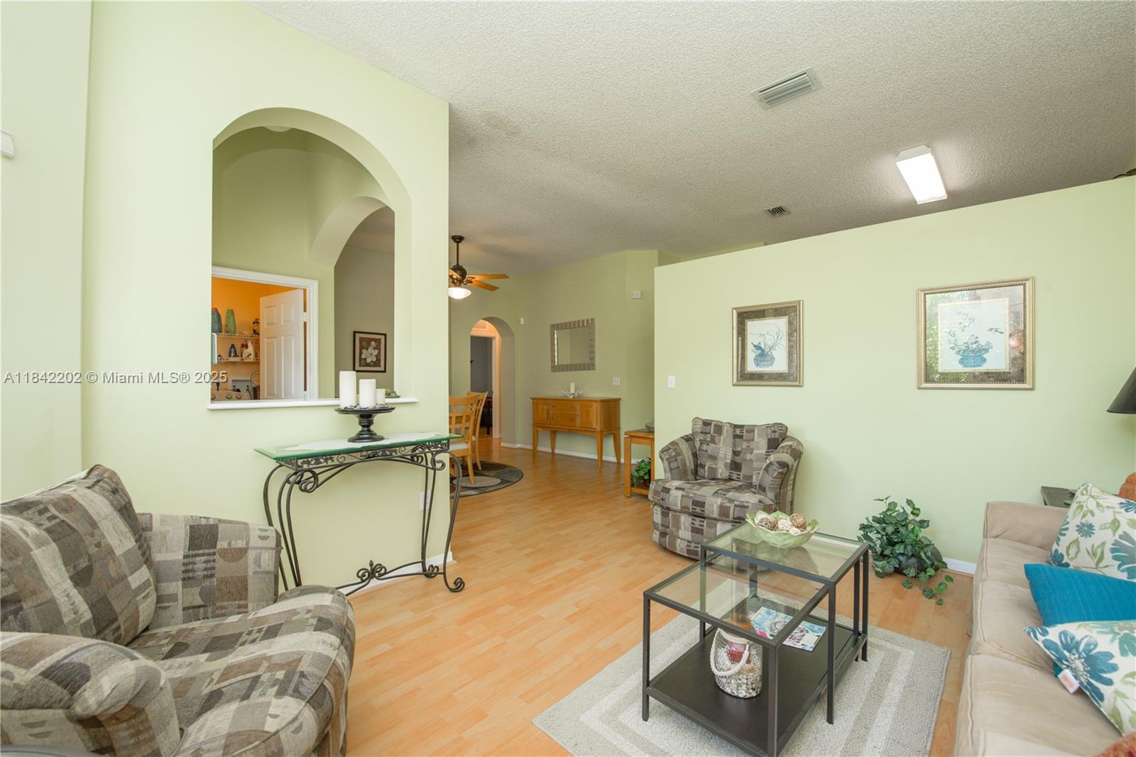 460 Se 24th Dr Property Photo 3