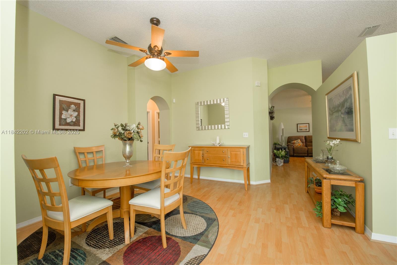 460 Se 24th Dr Property Photo 4