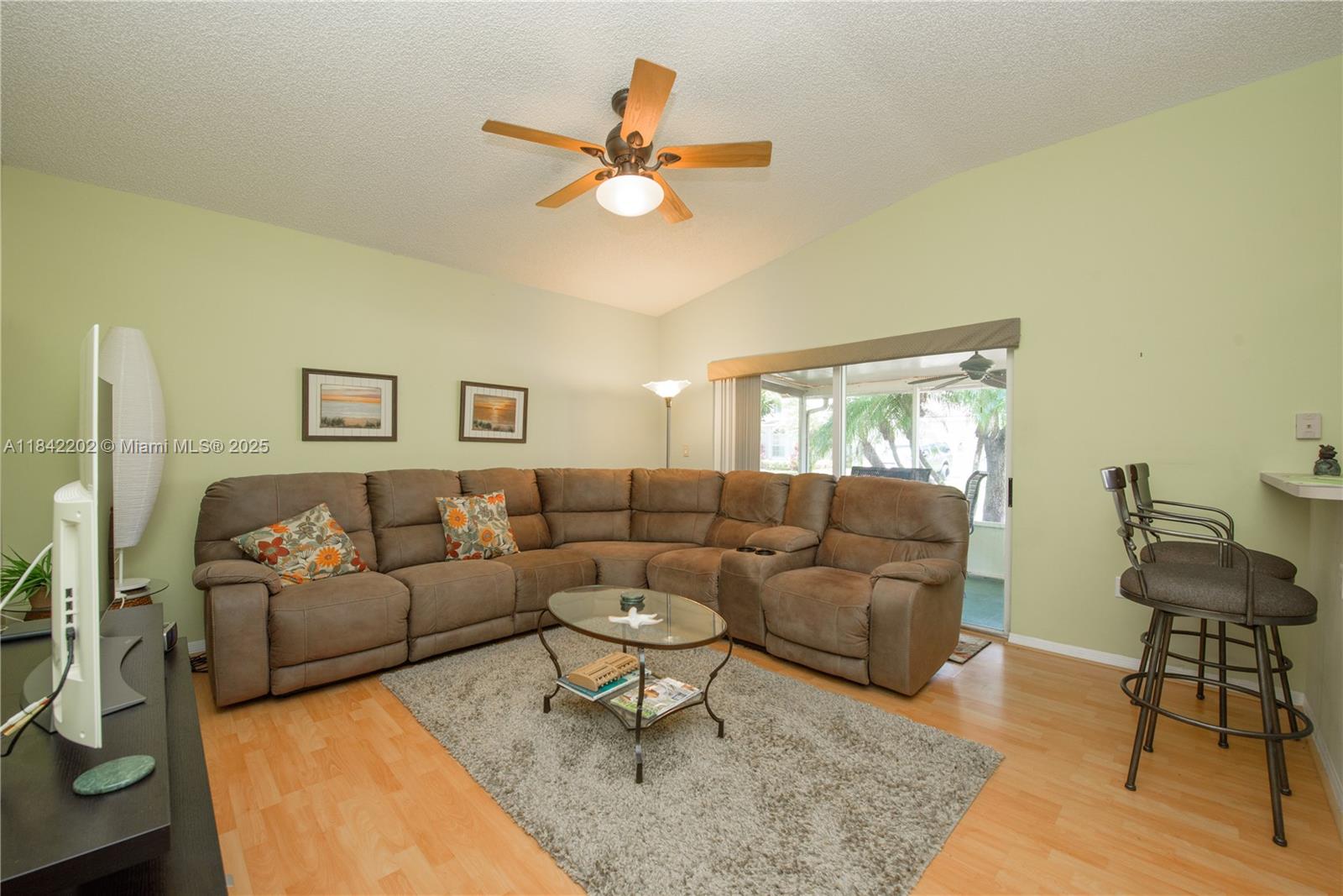 460 Se 24th Dr Property Photo 6