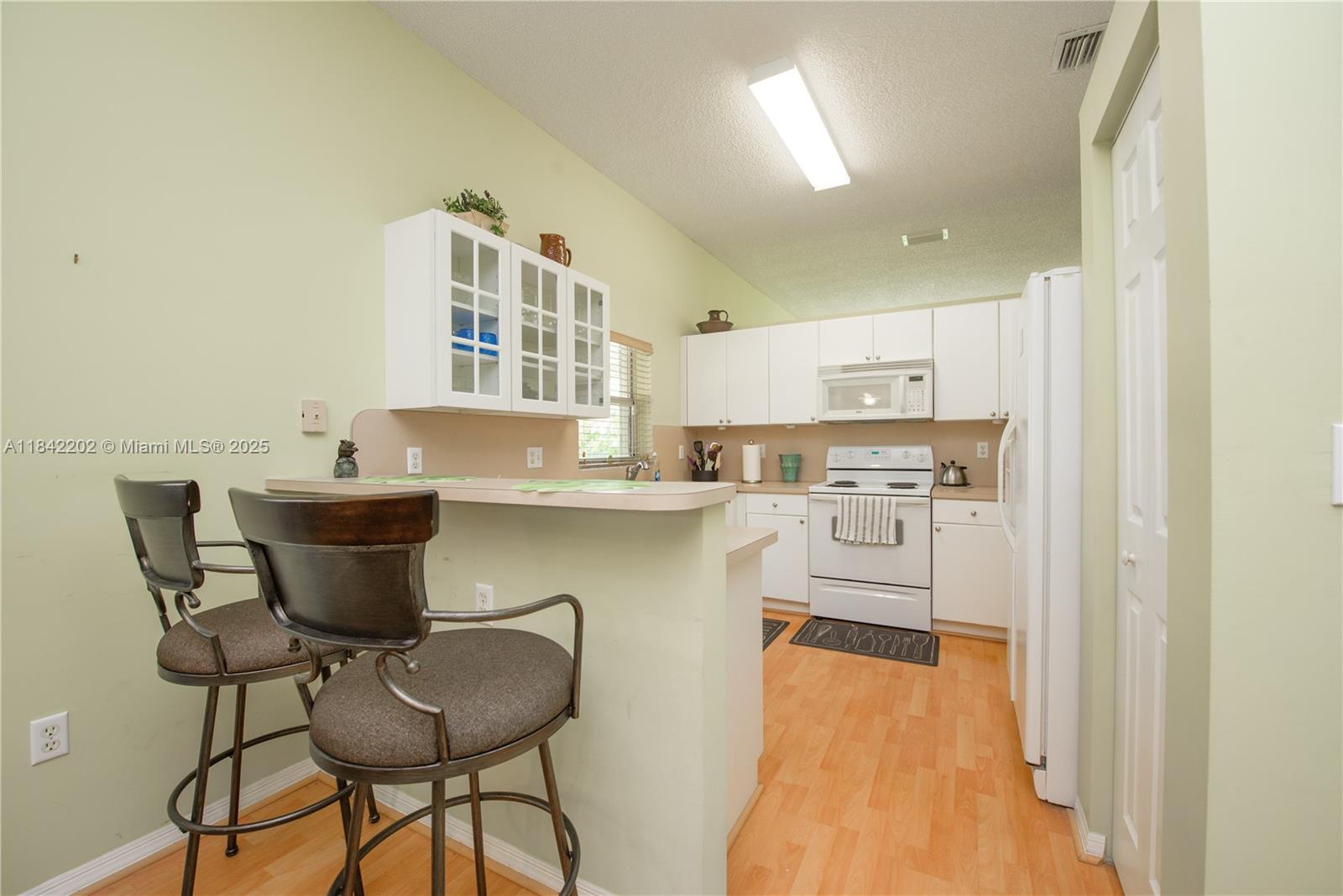 460 Se 24th Dr Property Photo 8