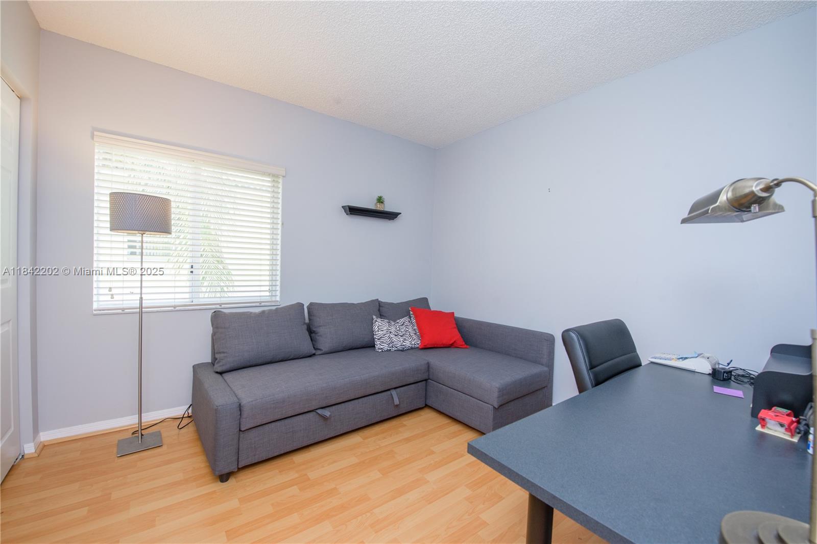 460 Se 24th Dr Property Photo 13