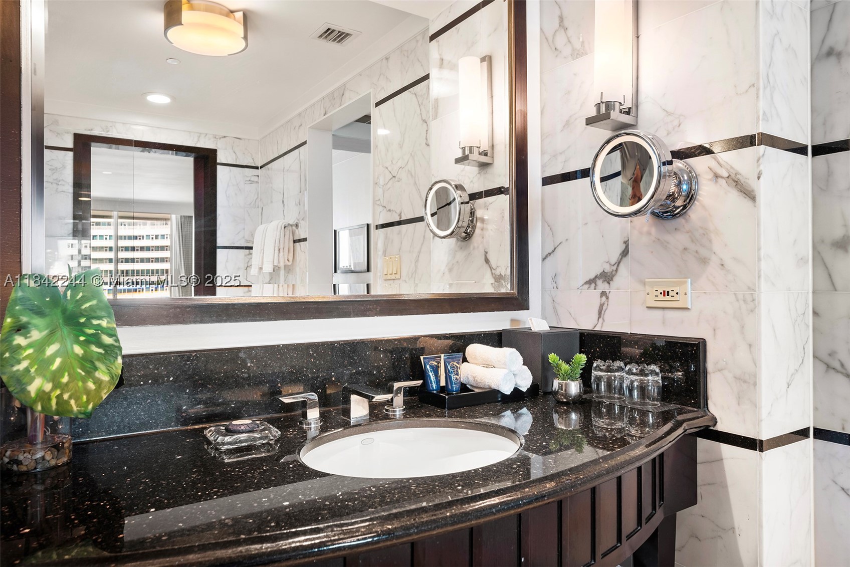 4391 Collins Ave 802 Property Photo 41