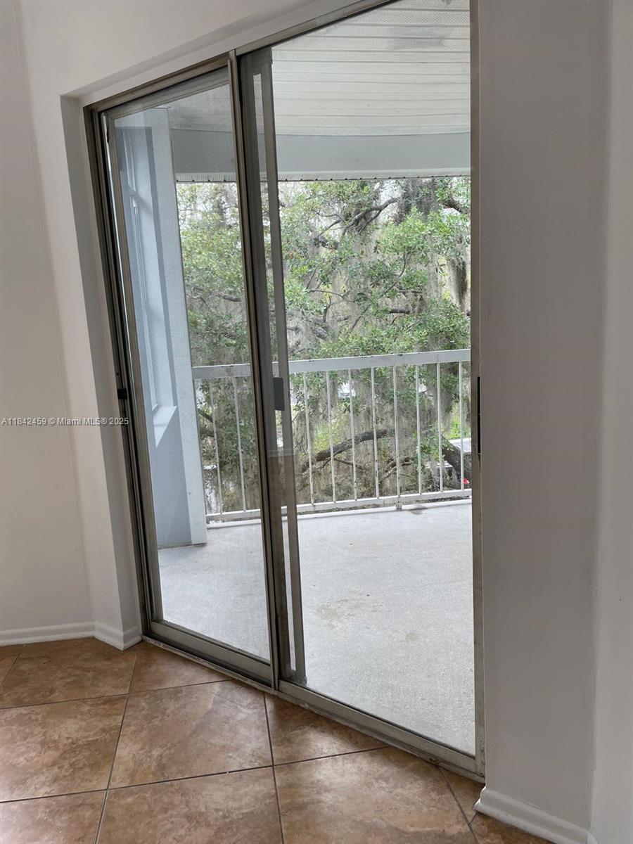 2569 Grassy Point Dr 303