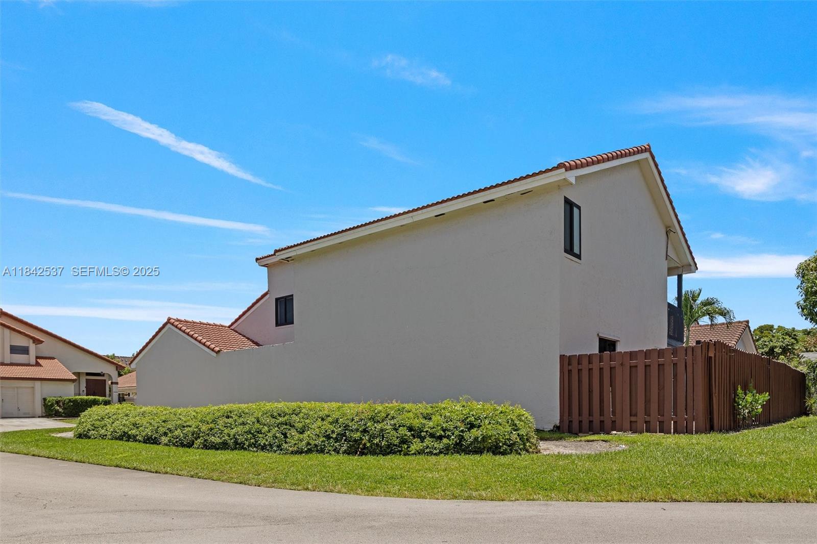 17532 Nw 61st Ct N Property Photo 5