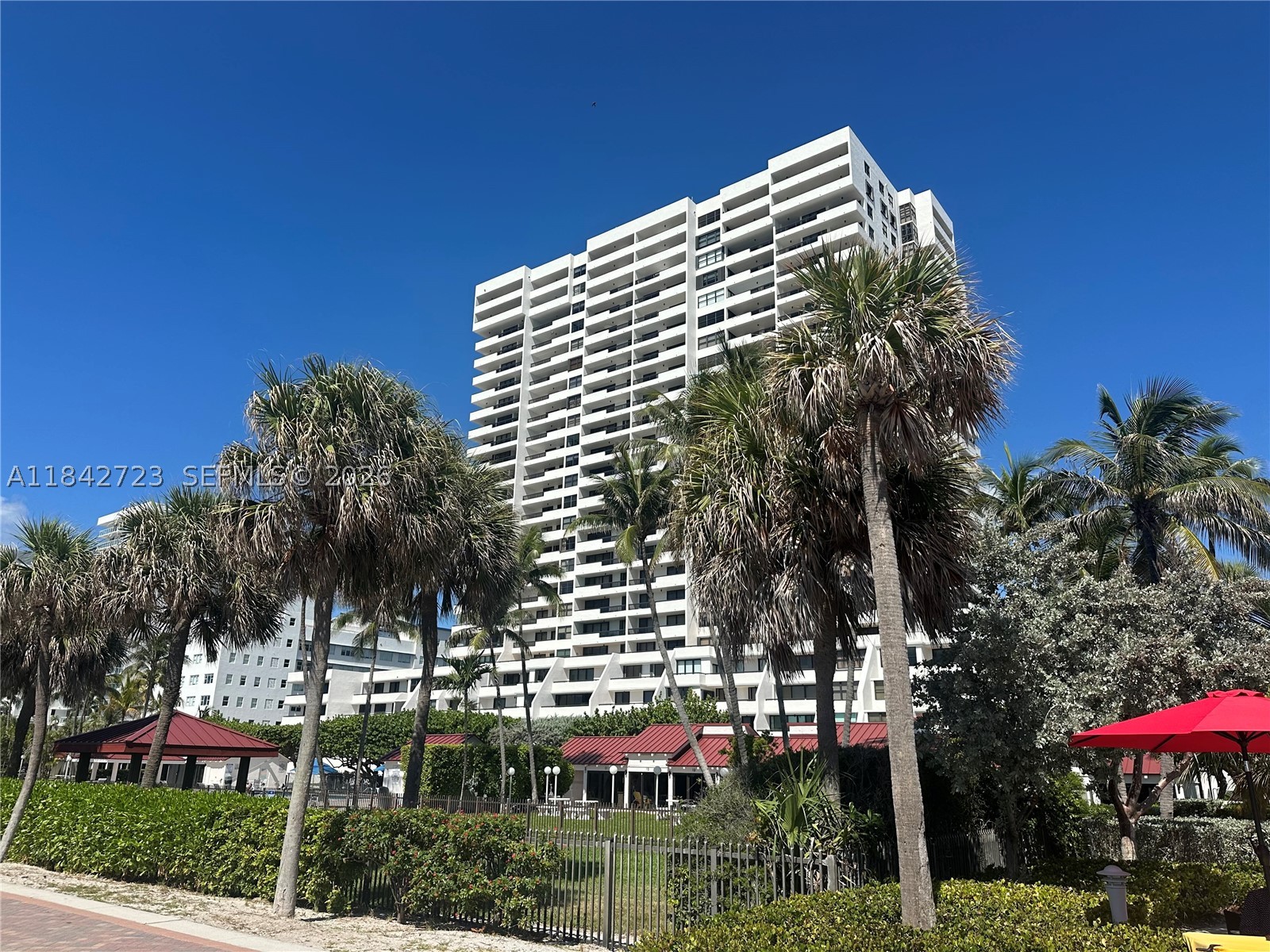 2555 Collins Ave Ph214 Property Photo 12